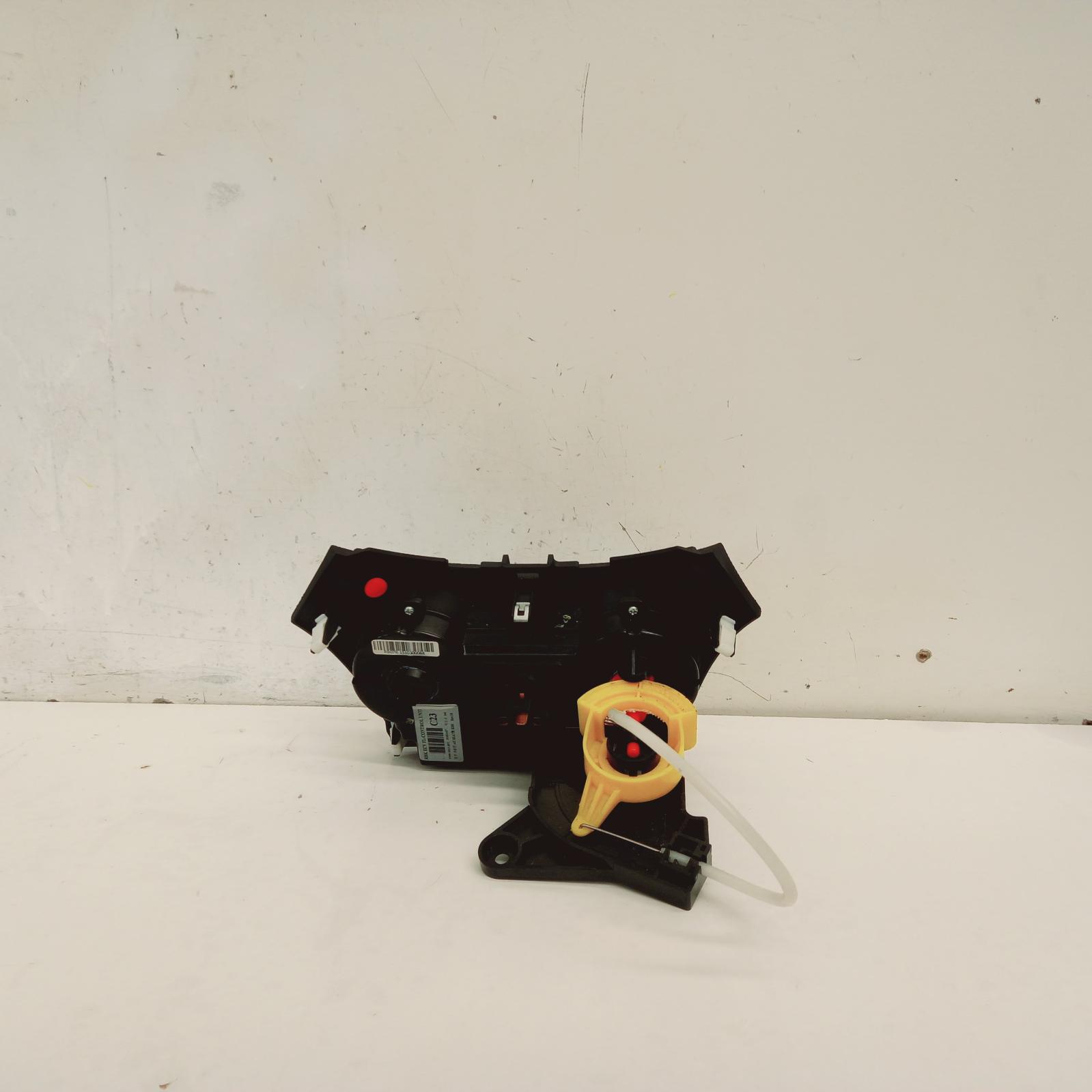 View Auto part Heater/Ac Controls Hyundai Accent 2015