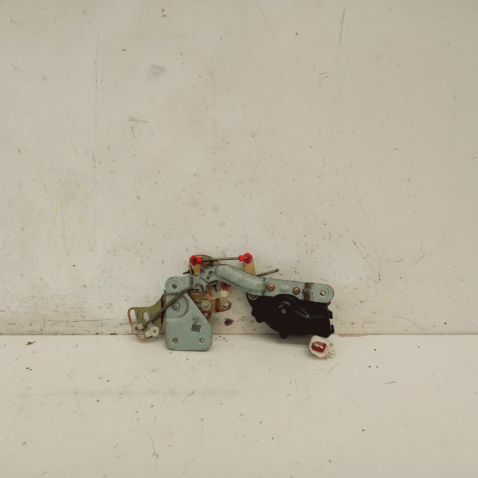 View Auto part Door/Boot/Gate Lock Toyota Hiace 2002