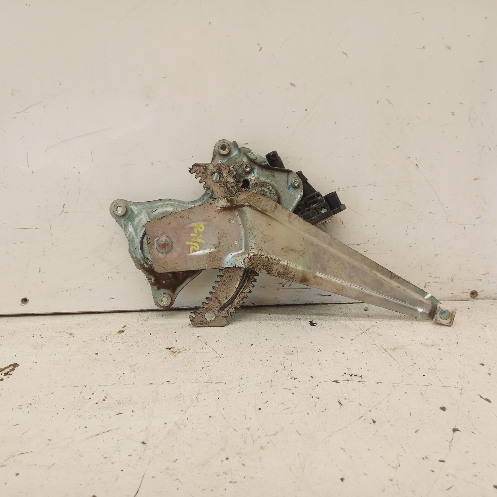 View Auto part Right Rear Wnd Reg/Motor Mitsubishi Triton 2013