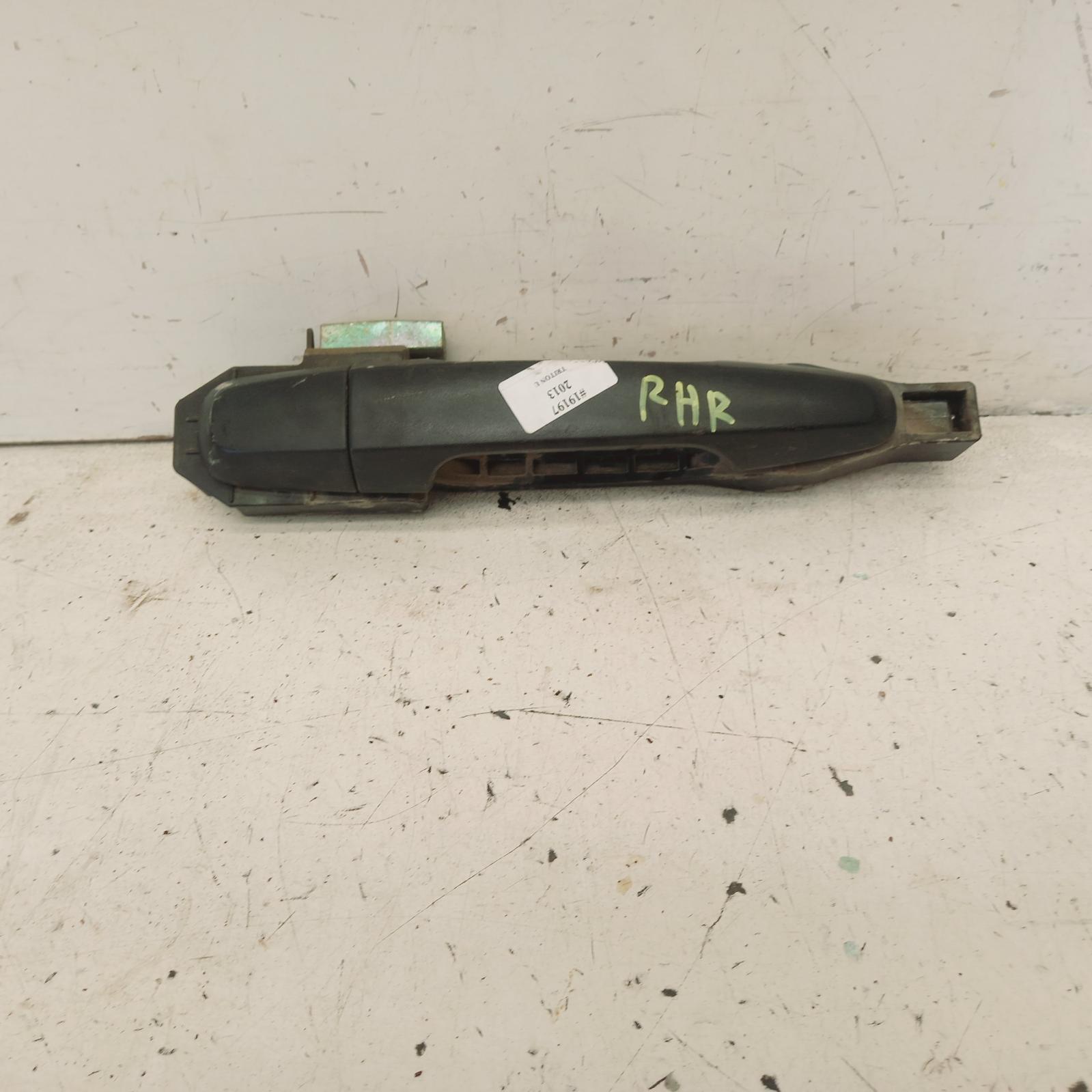 View Auto part Door Handle Mitsubishi Triton 2013