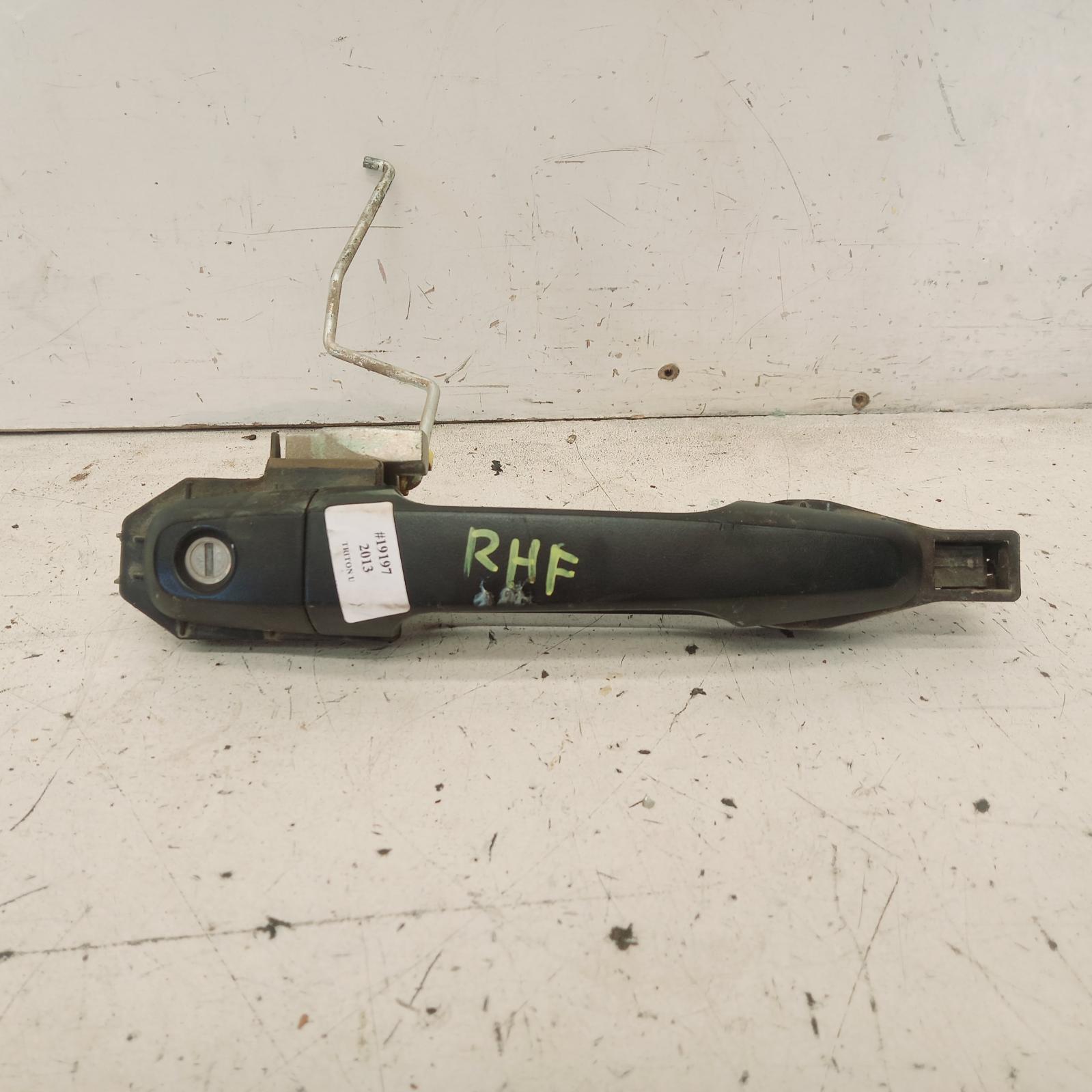 View Auto part Door Handle Mitsubishi Triton 2013
