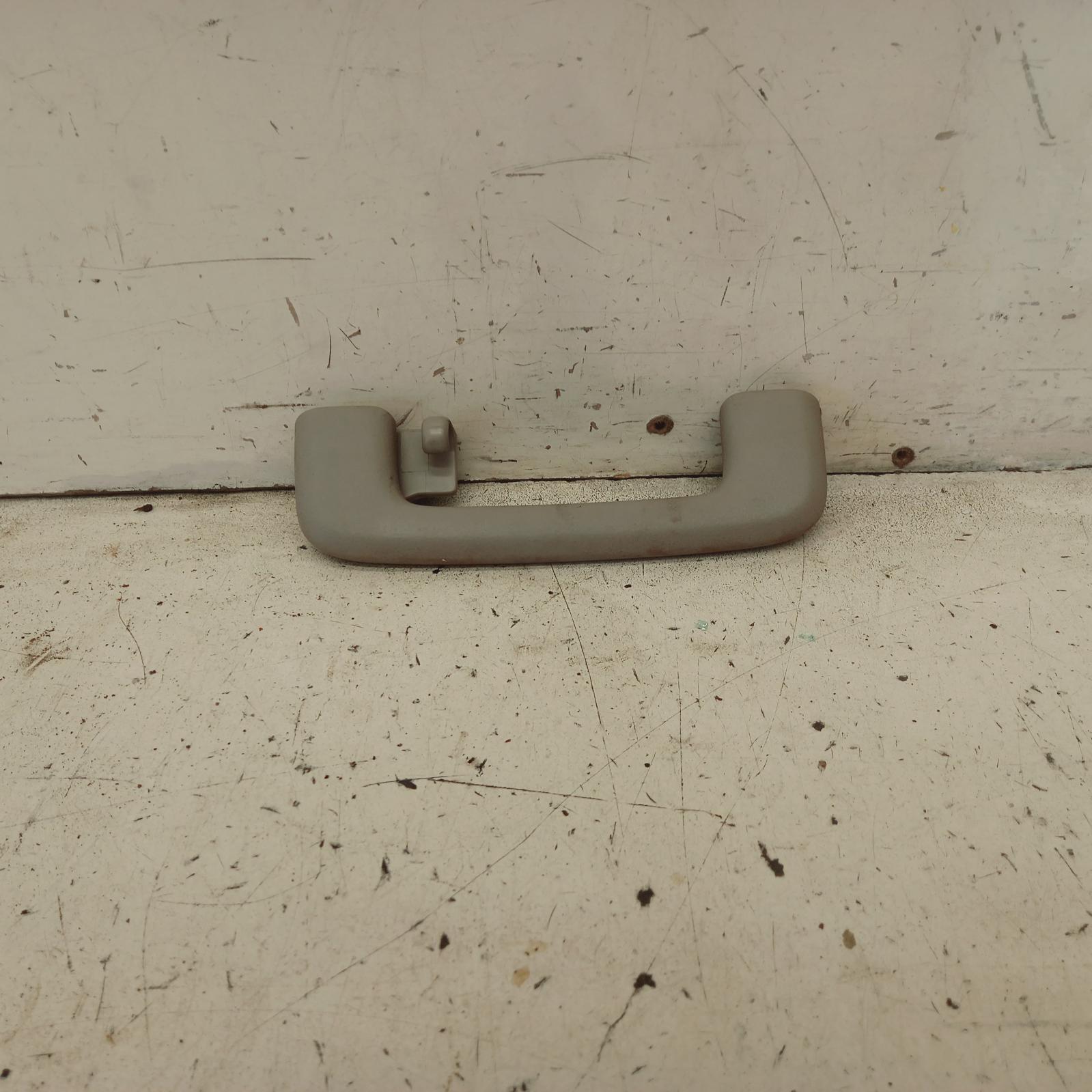 View Auto part Grab Handle Mitsubishi Triton 2013
