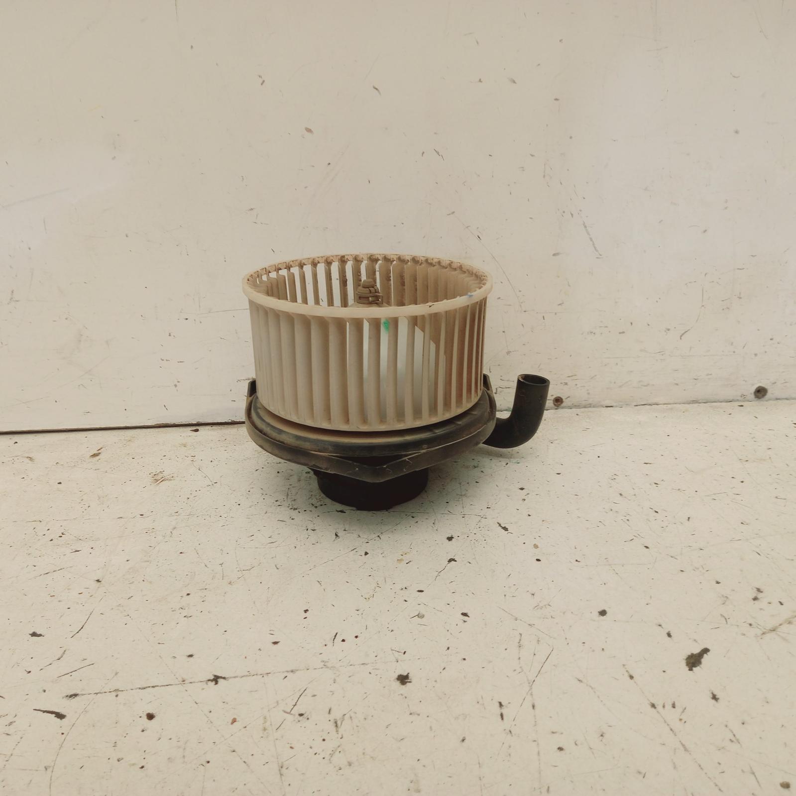View Auto part Heater Fan Motor Mitsubishi Triton 2013
