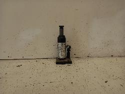 View Auto part Jack Mitsubishi Triton 2013