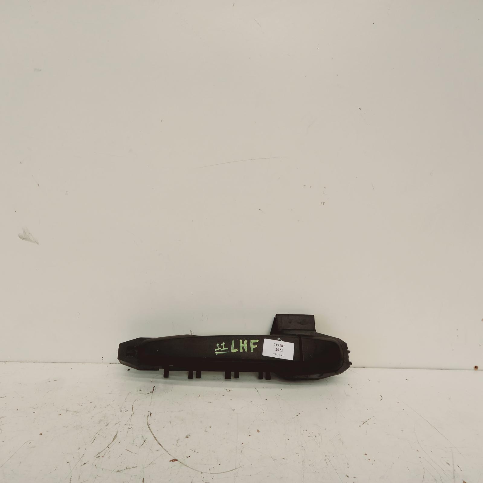 View Auto part Door Handle Mitsubishi Triton 2021