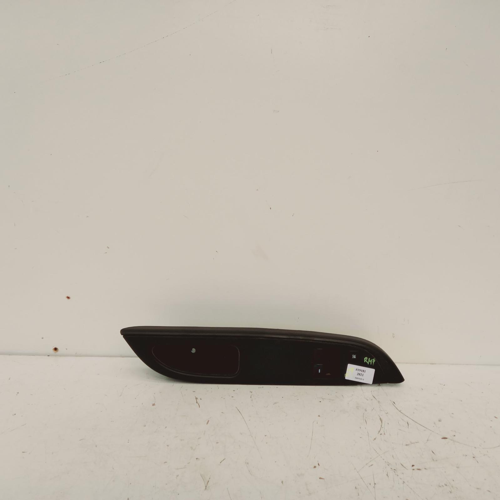 View Auto part Pwr Dr Wind Switch Mitsubishi Triton 2021