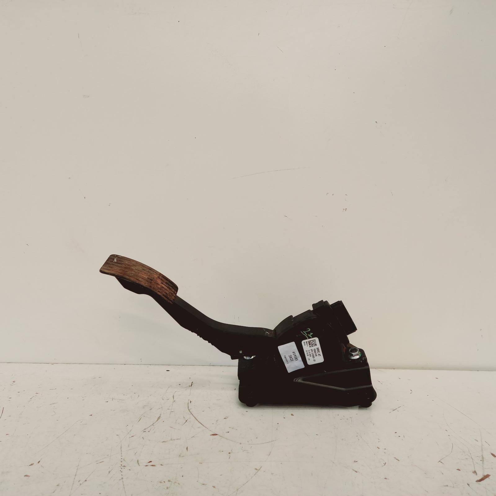 View Auto part Pedal Assembly Mitsubishi Triton 2021