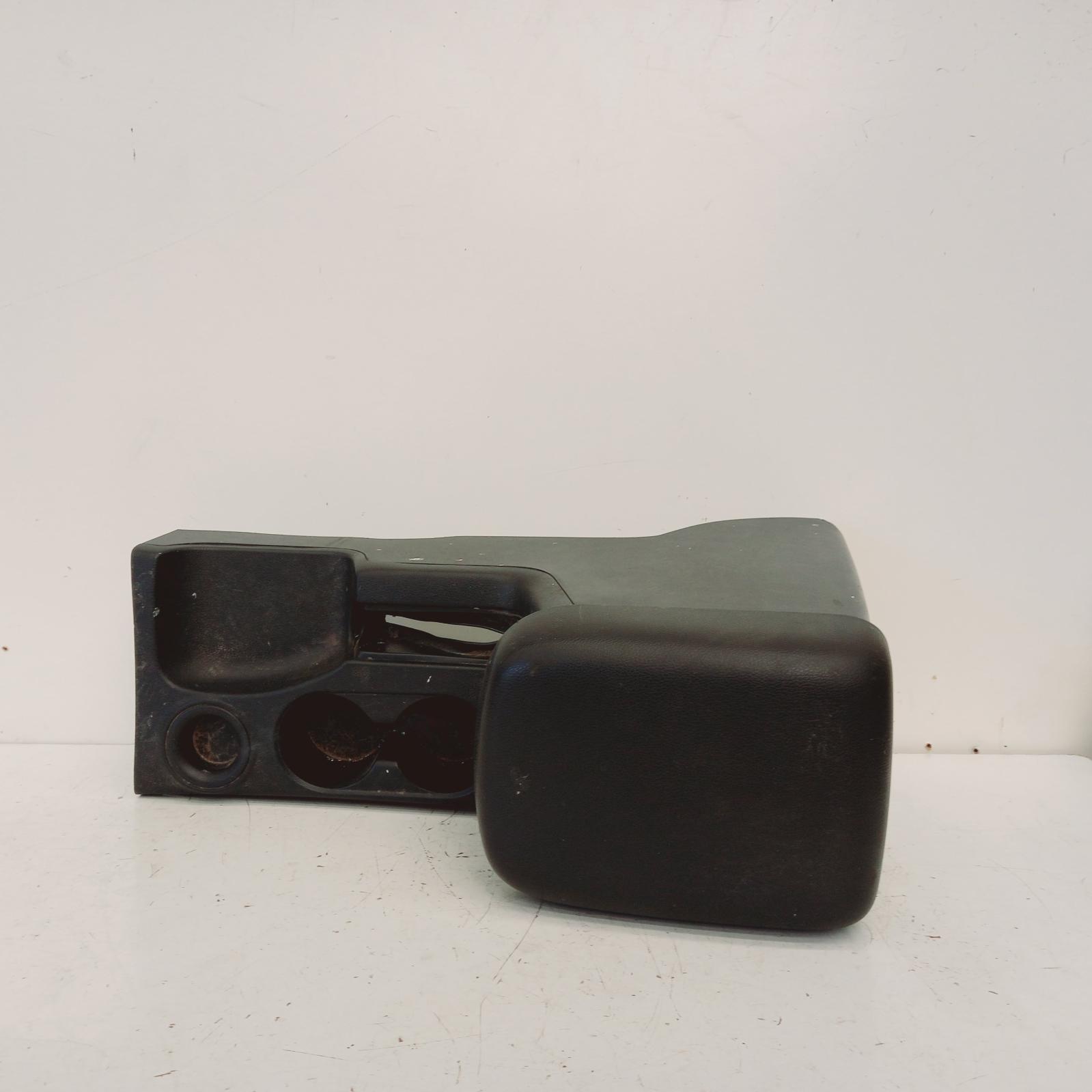 View Auto part Console Mitsubishi Triton 2021