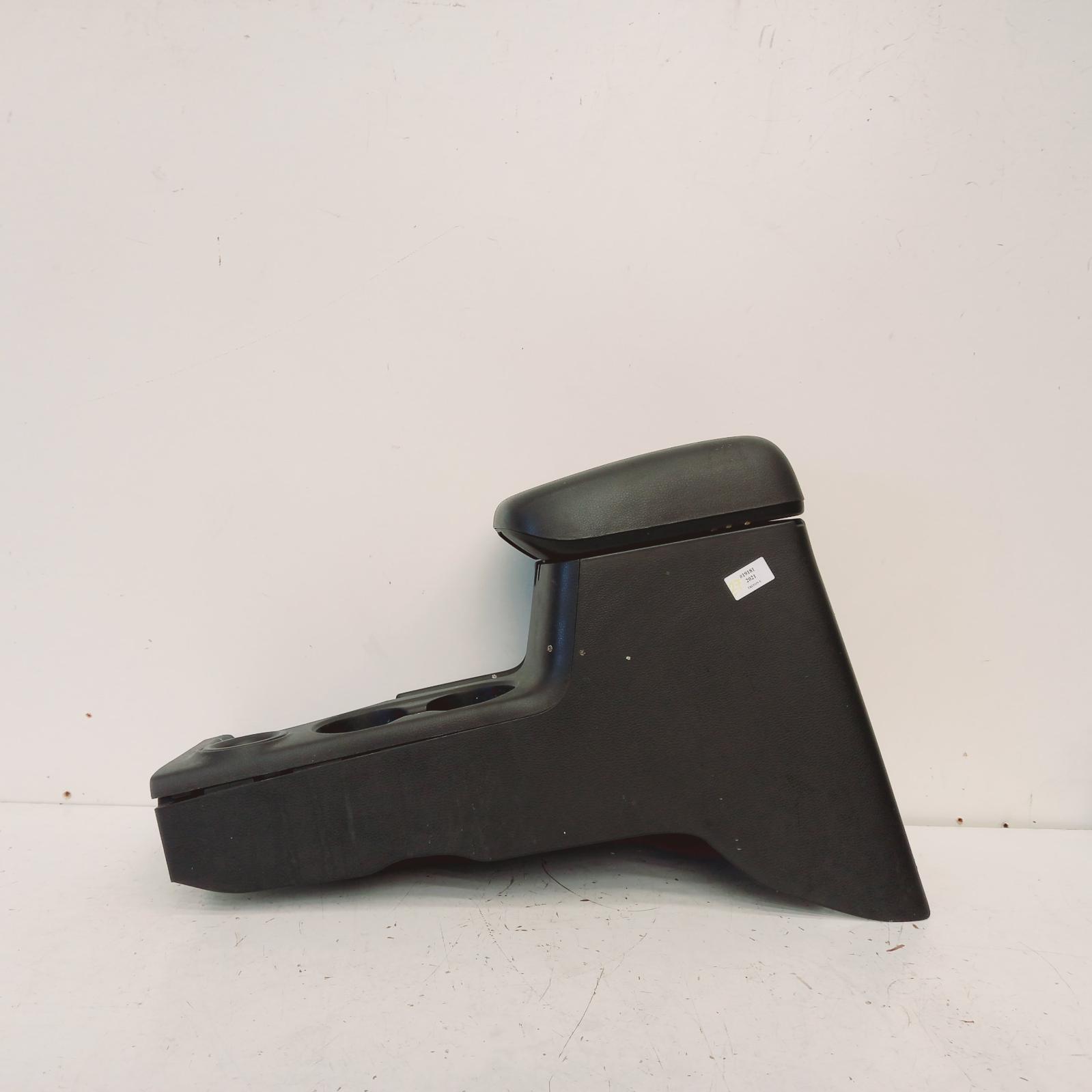 View Auto part Console Mitsubishi Triton 2021