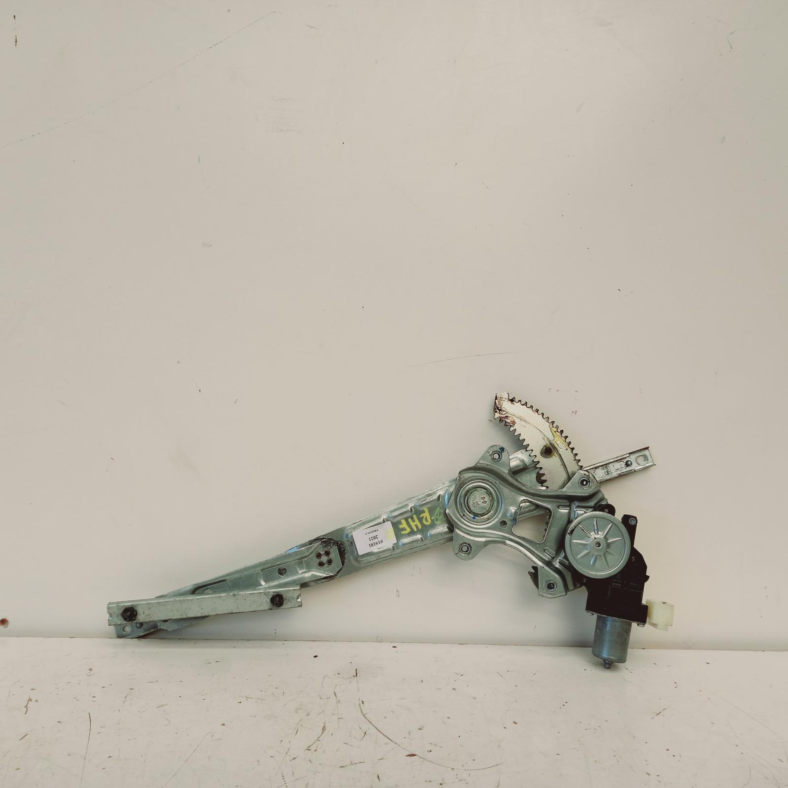 View Auto part Right Front Window Reg/Motor Mitsubishi Triton 2021