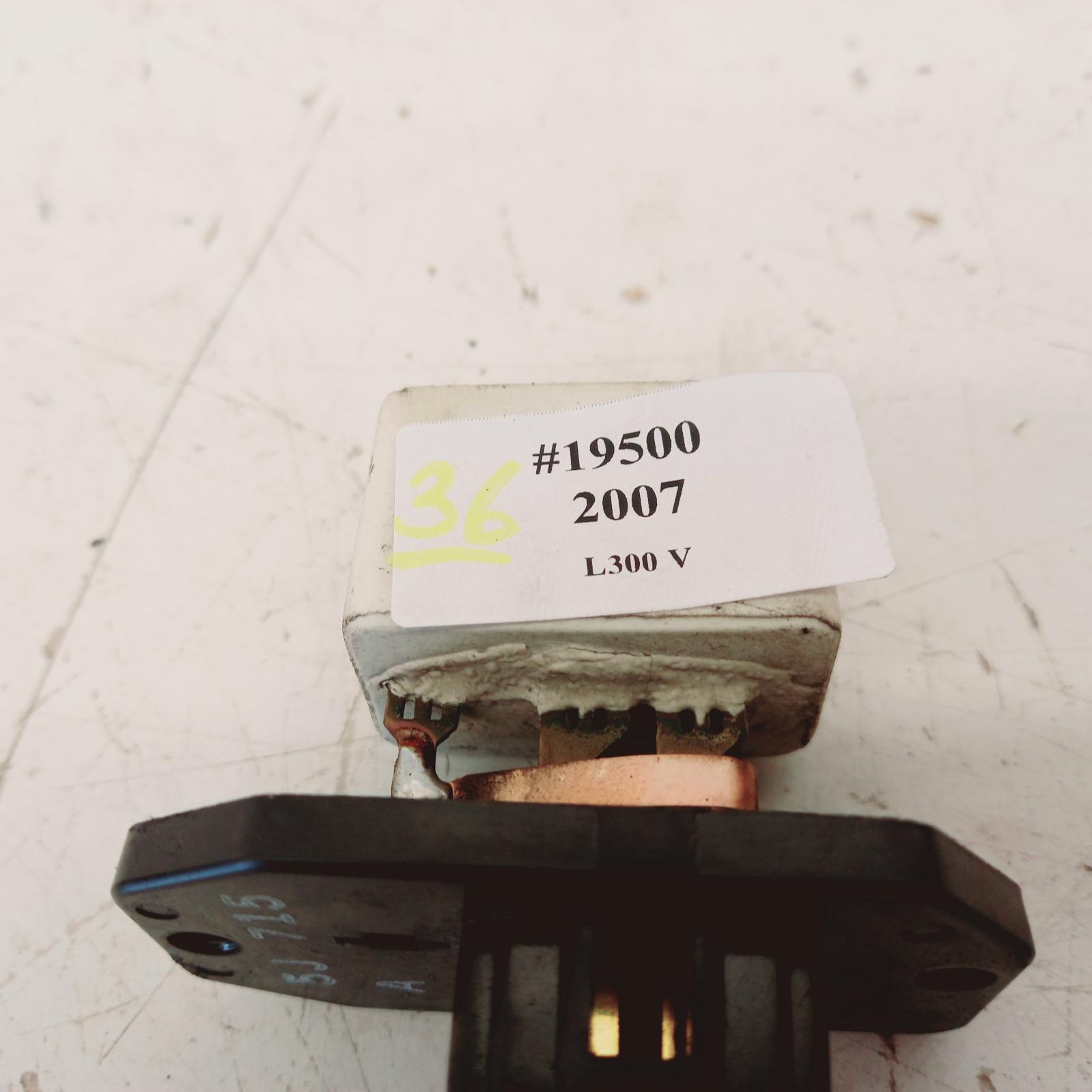 View Auto part Fan Speed Resistor Mitsubishi L300 2007