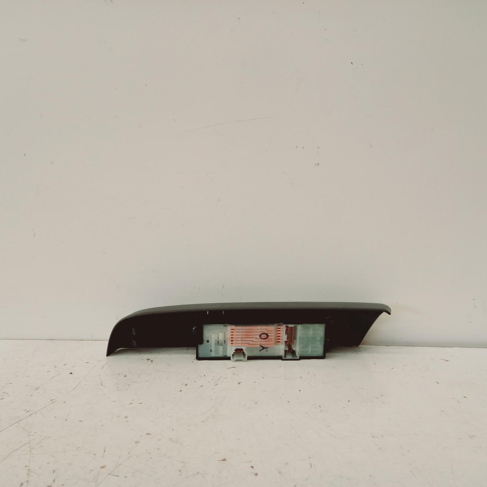 View Auto part Pwr Dr Wind Switch Nissan Navara 2013