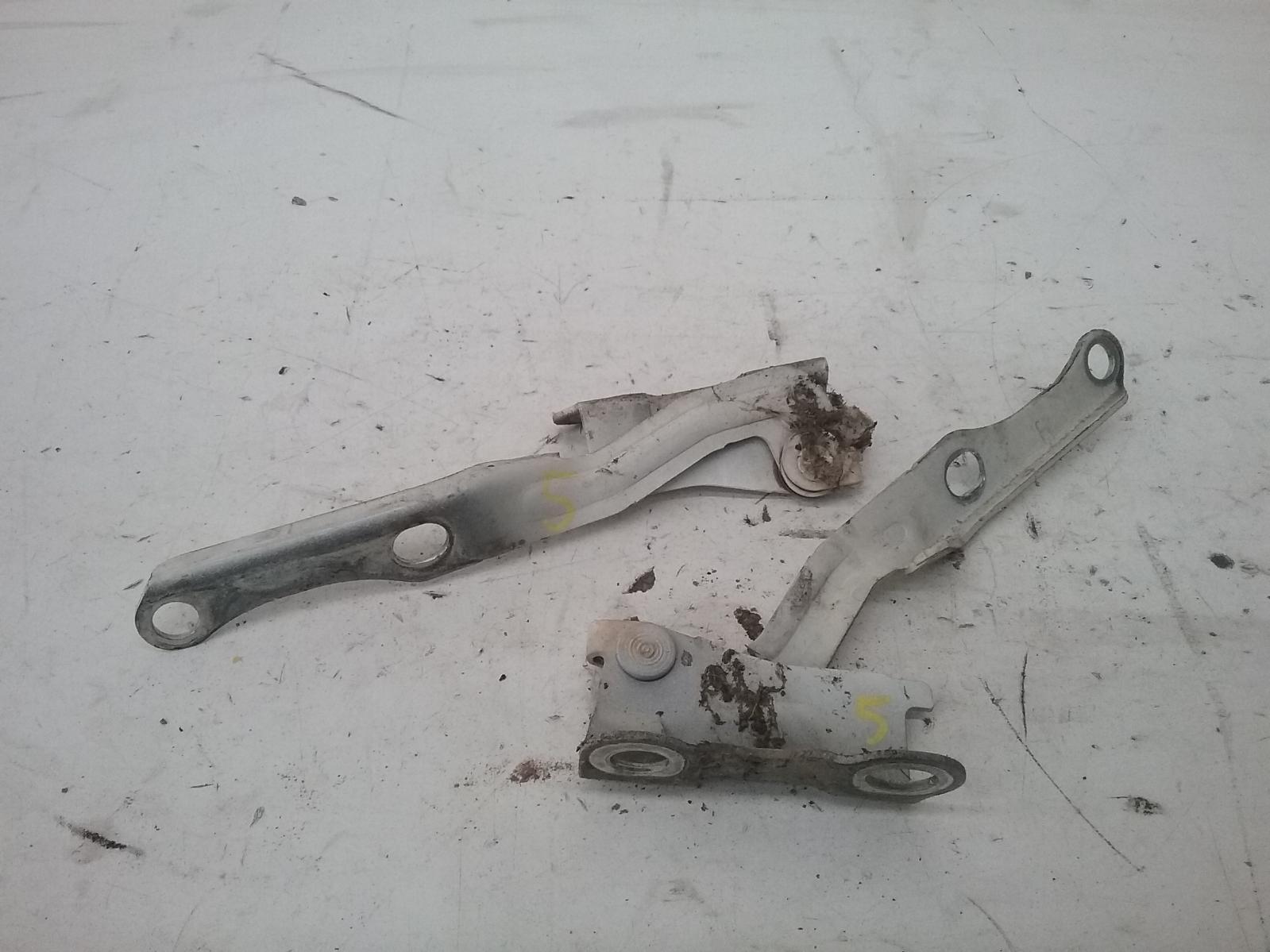 1997 Toyota Hilux Bonnet Hinge/Strut View Auto part Bonnet Hinge/Strut Toyota Hilux 1997