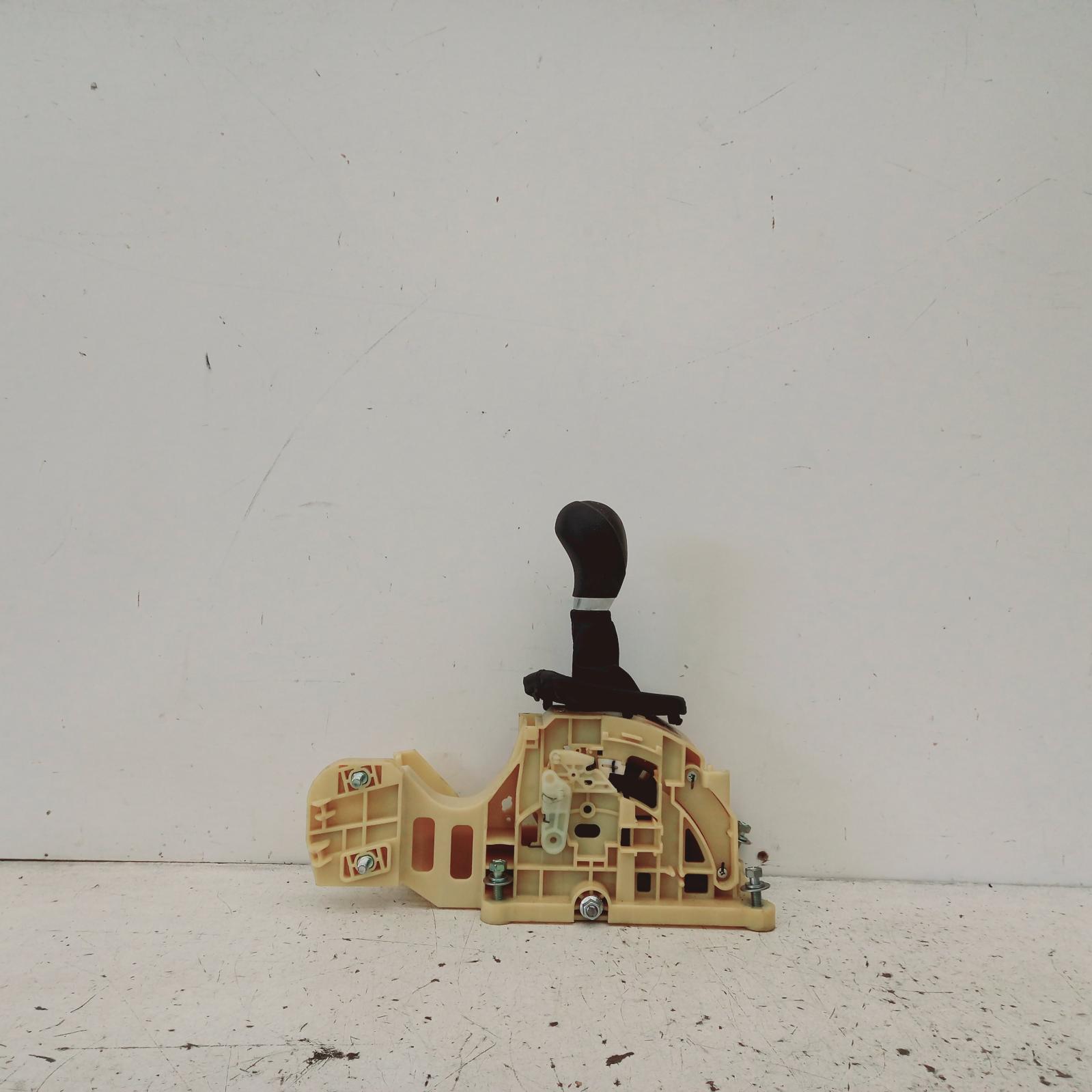 View Auto part Gear Stick/Shifter Kia Rio 2012