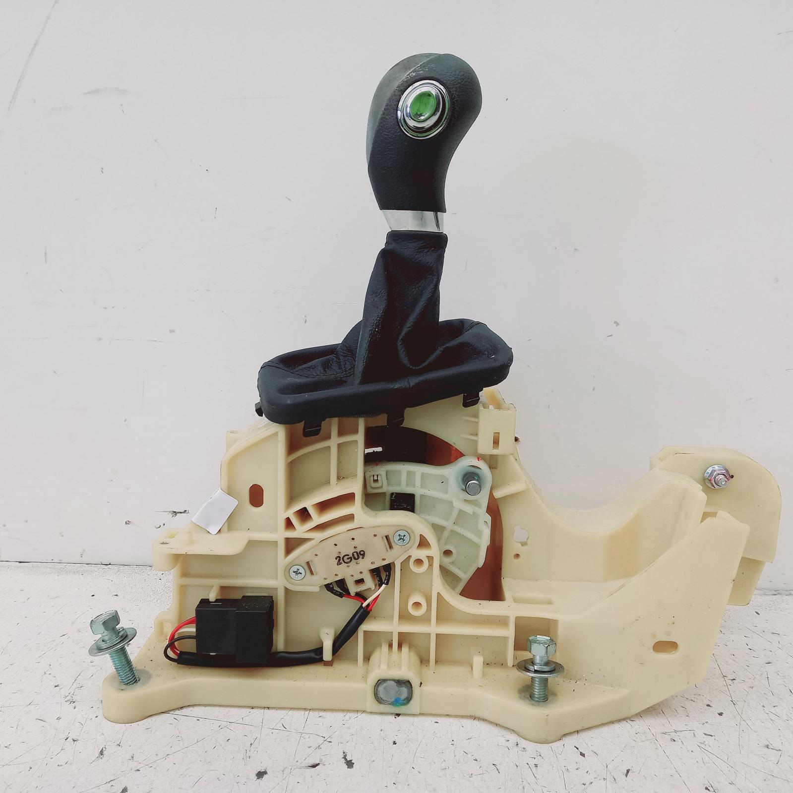 View Auto part Gear Stick/Shifter Kia Rio 2012
