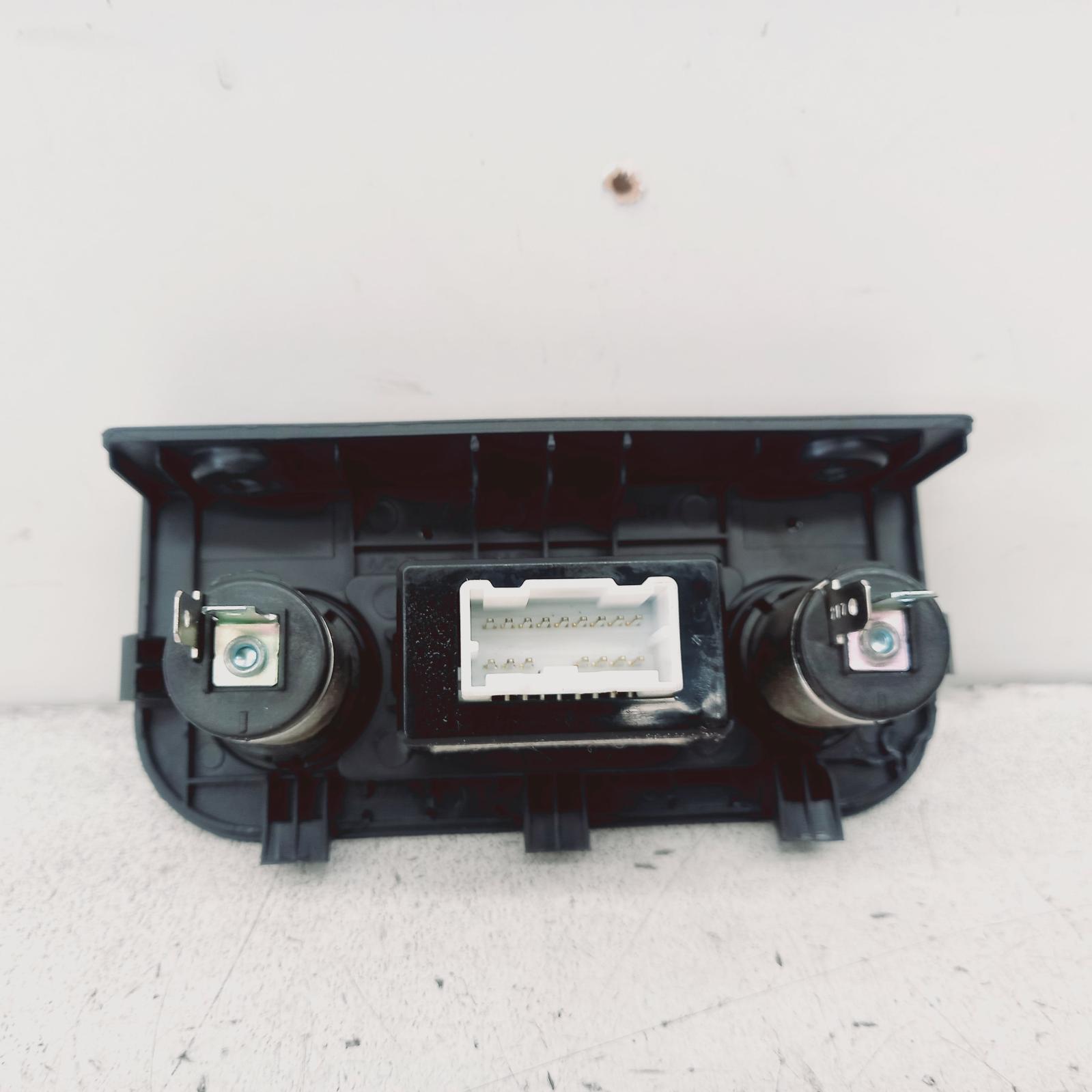View Auto part Misc Switch/Relay Kia Rio 2012