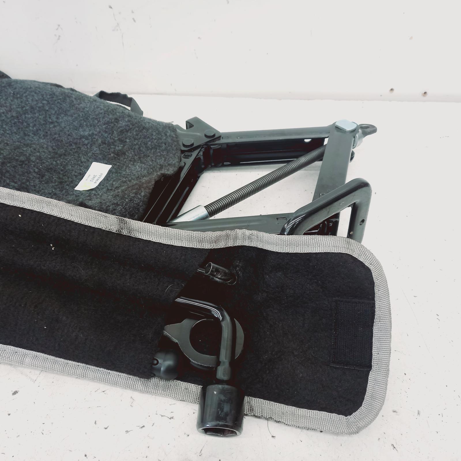 View Auto part Jack/Tool Kit Kia Rio 2012