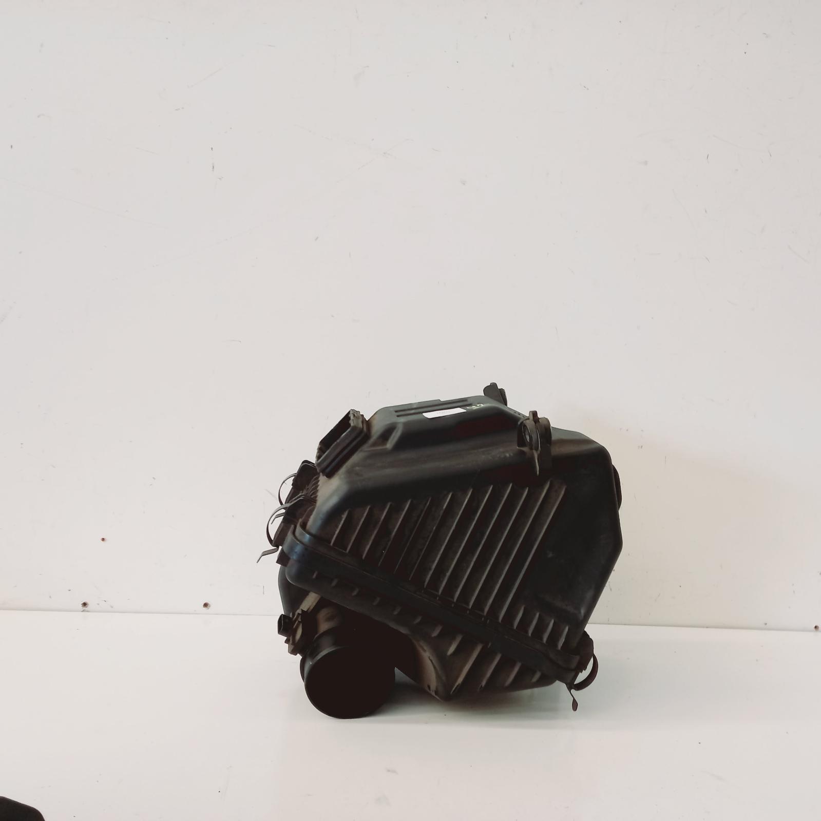 View Auto part Air Cleaner/Box Kia Sorento 2011