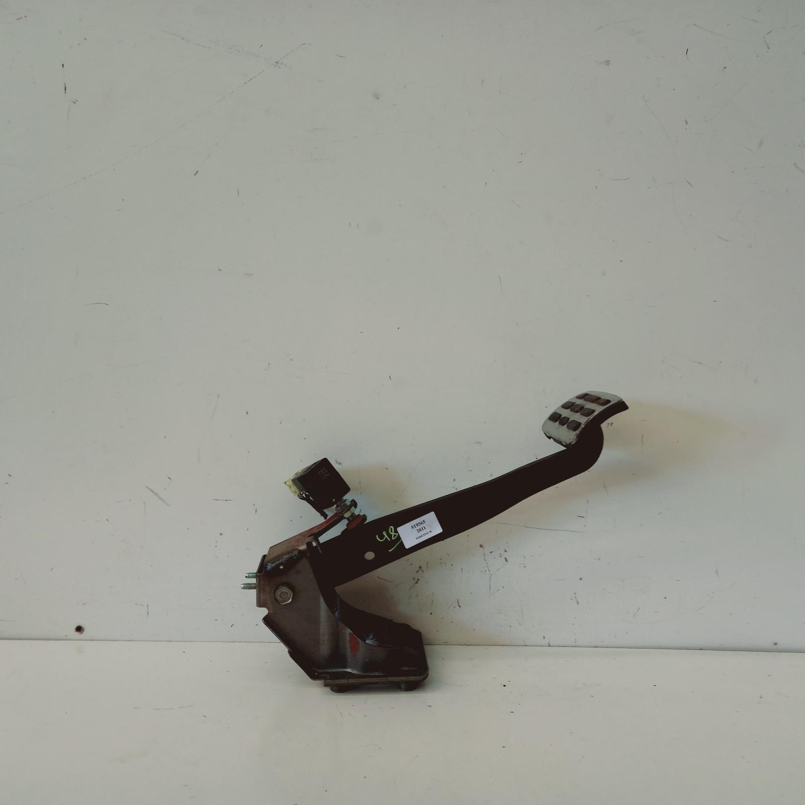 View Auto part Pedal Assembly Kia Sorento 2011