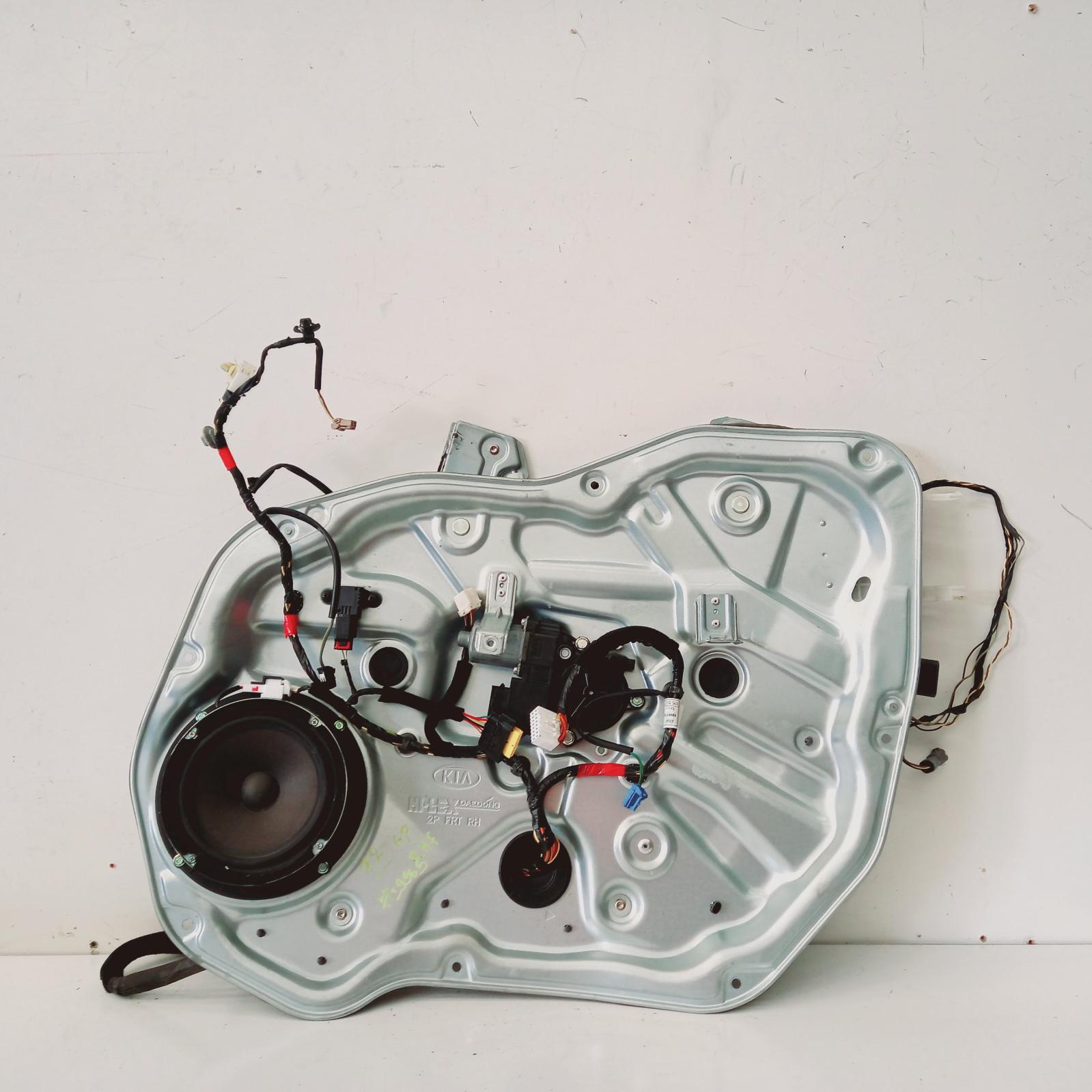 View Auto part Right Front Window Reg/Motor Kia Sorento 2011
