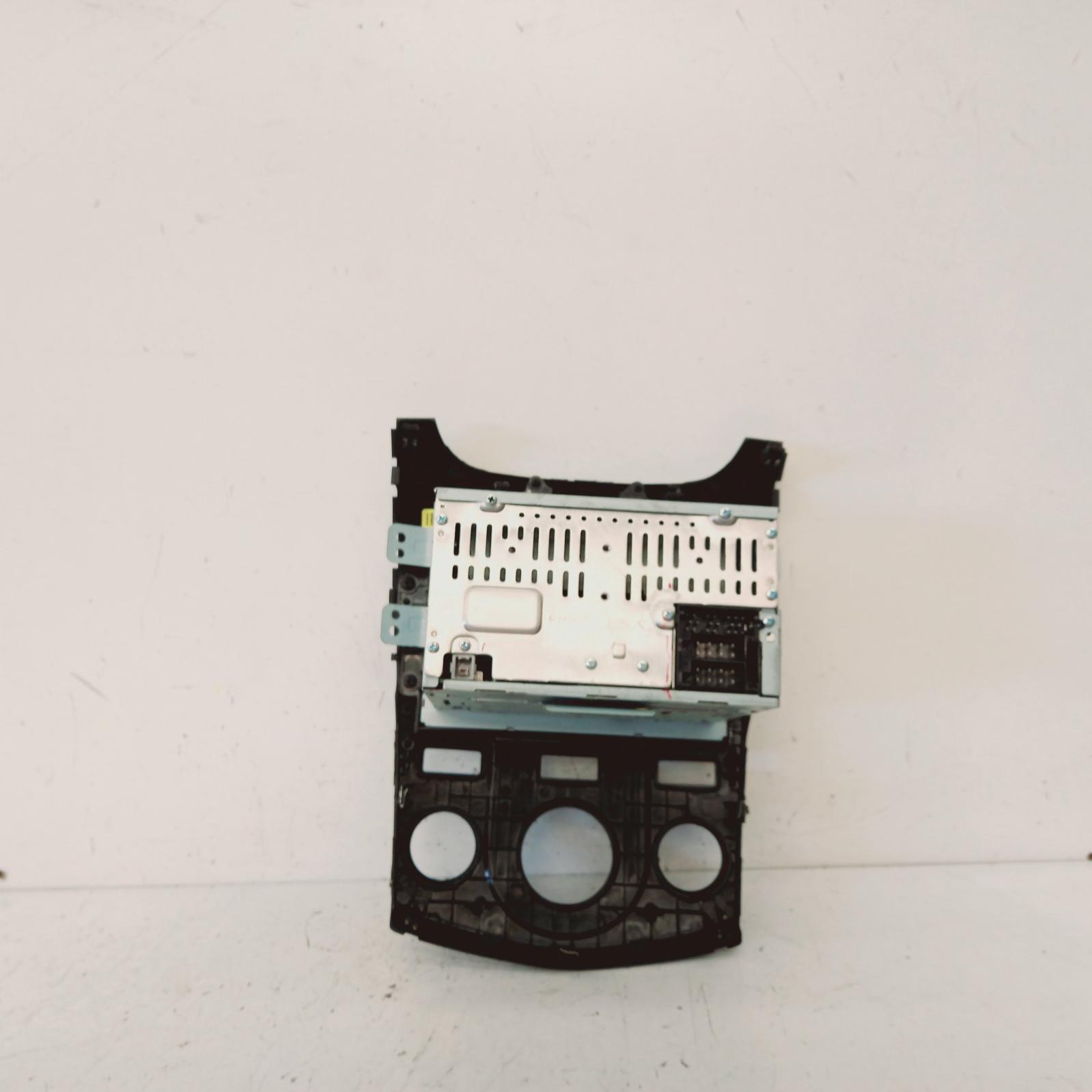 View Auto part Radio/Cd/Dvd/Sat/Tv Kia Cerato 2013