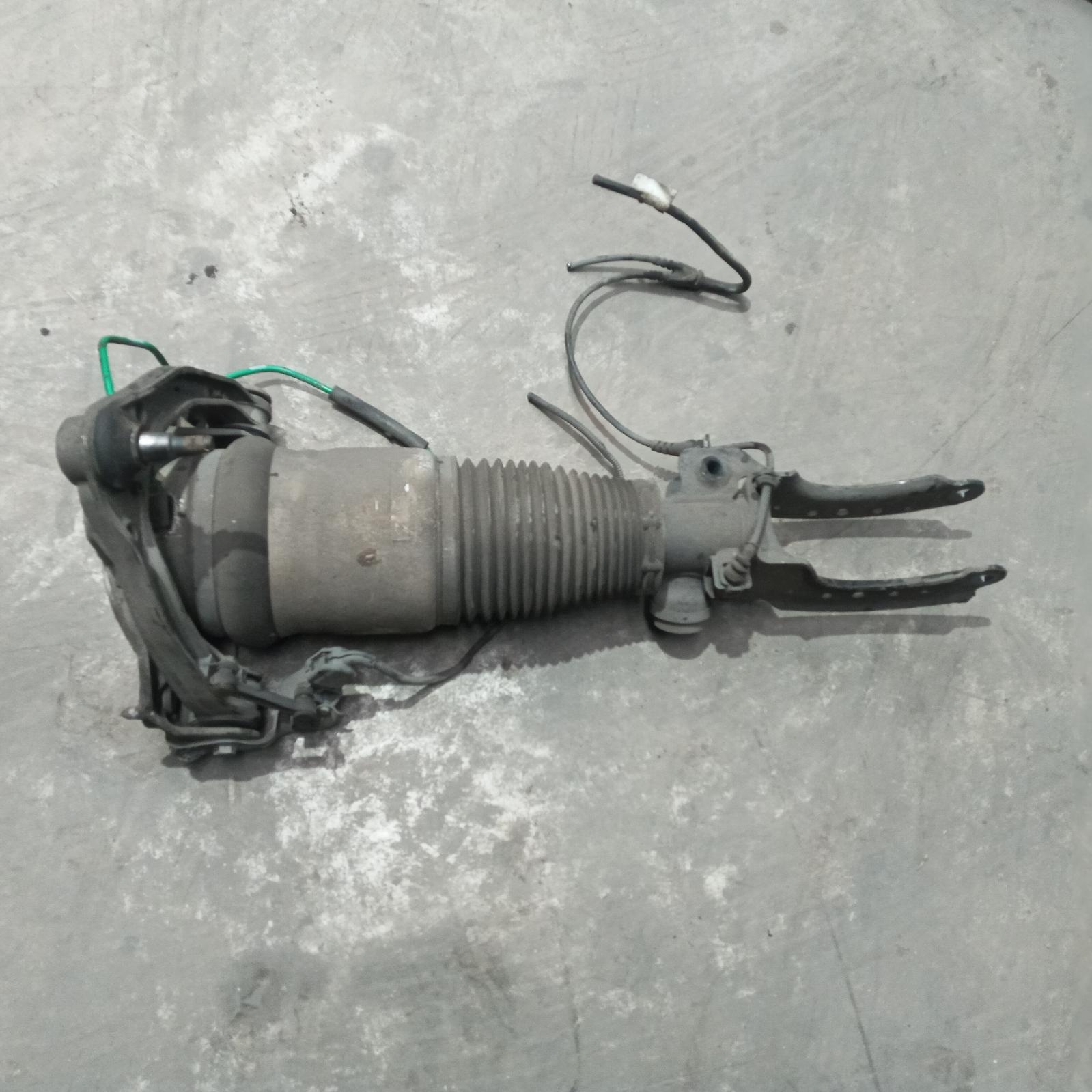 View Auto part Right Front Strut Porsche Cayenne 2008