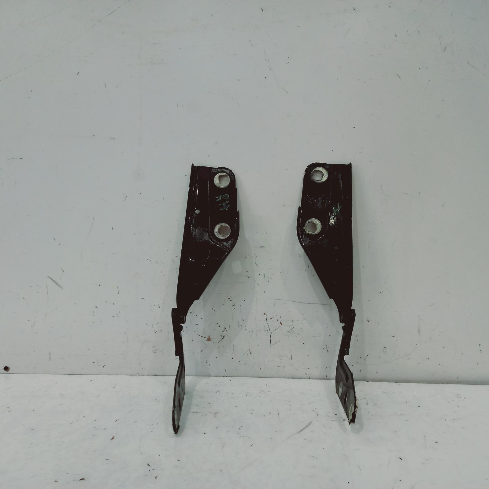 View Auto part Bonnet Hinge/Strut Porsche Cayenne 2008