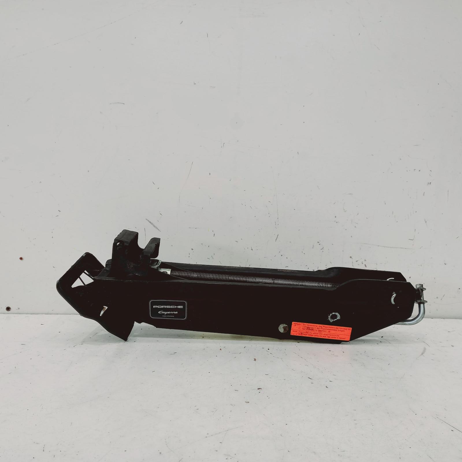 View Auto part Jack Porsche Cayenne 2008