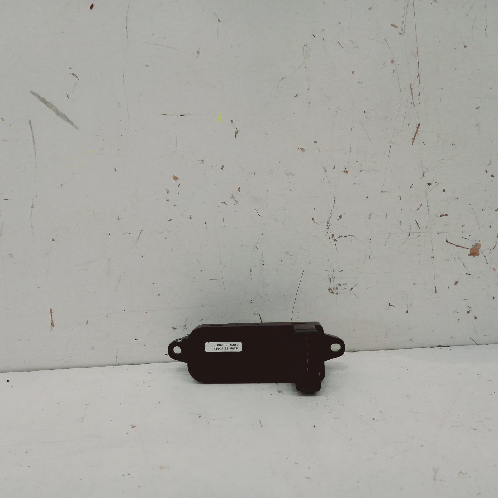 View Auto part Pwr Dr Wind Switch Mazda Cx7 2010