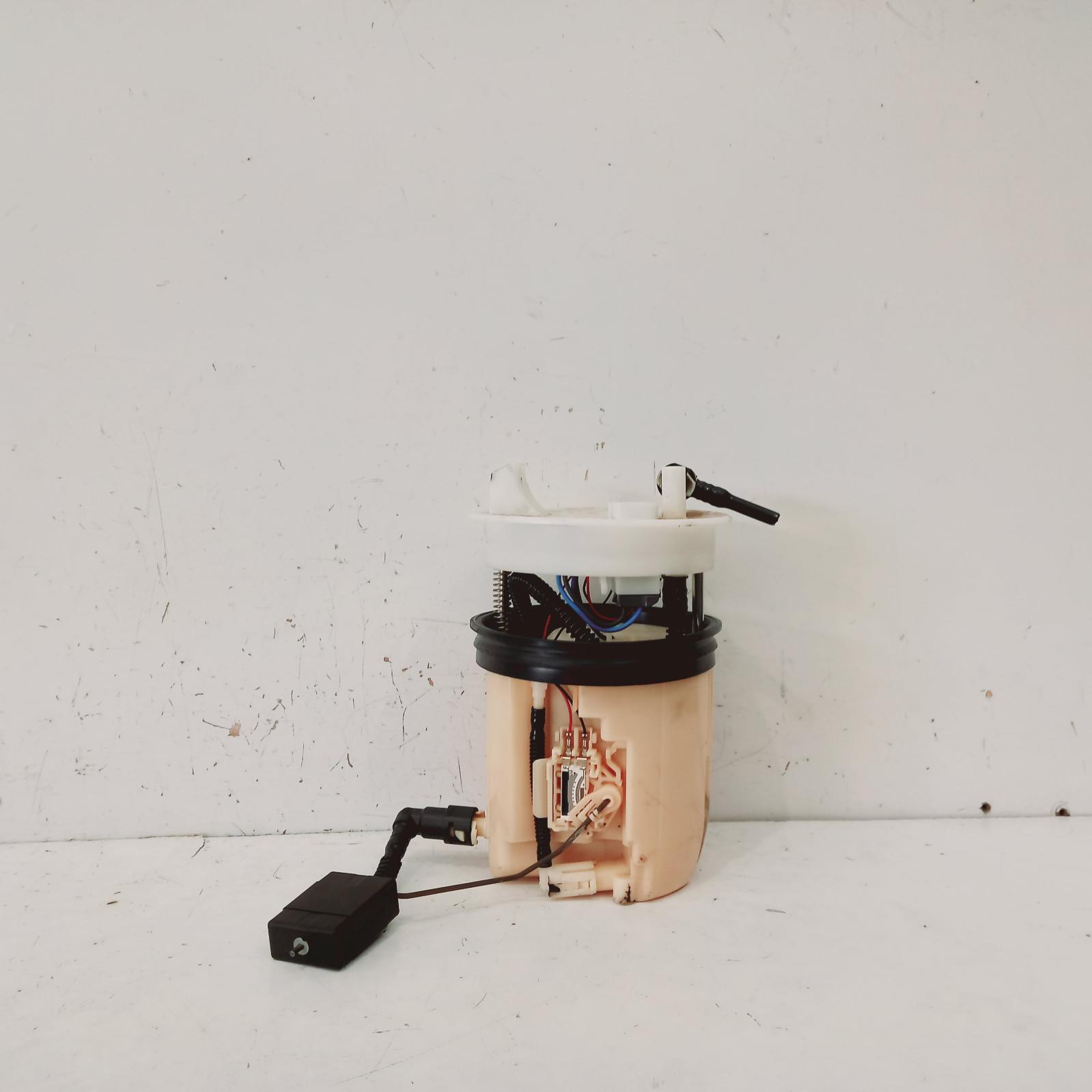View Auto part Fuel Pump Toyota Hilux 1998