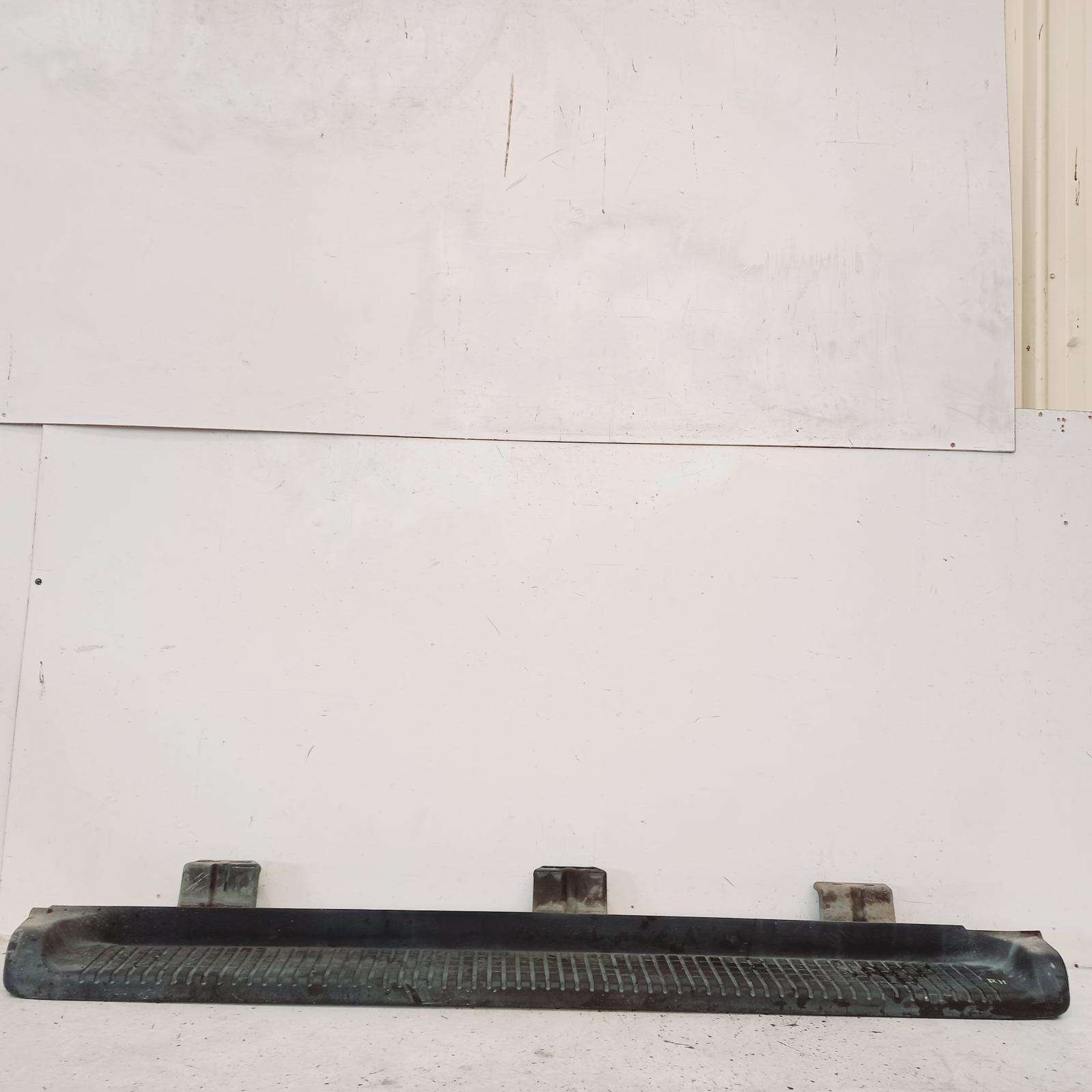 View Auto part Side Step/Skirt Ford Explorer 2002