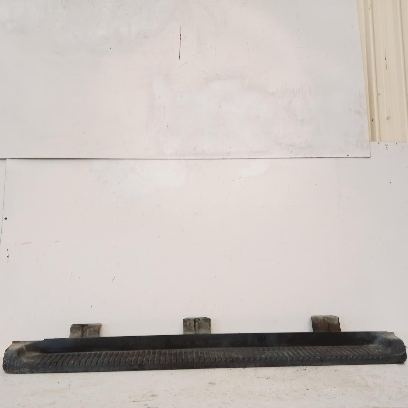 View Auto part Side Step/Skirt Ford Explorer 2002