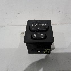 View Auto part Misc Switch/Relay Toyota Hiace 2011