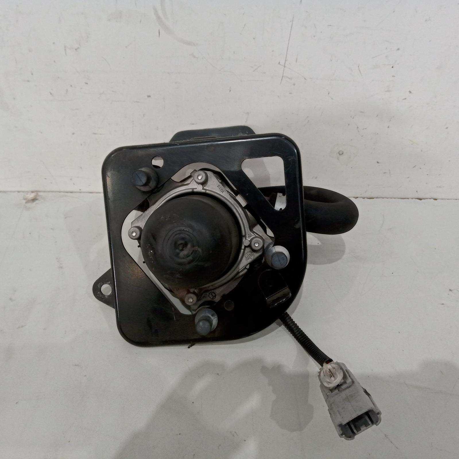 View Auto part Vacuum/Air Pump Toyota Hiace 2011