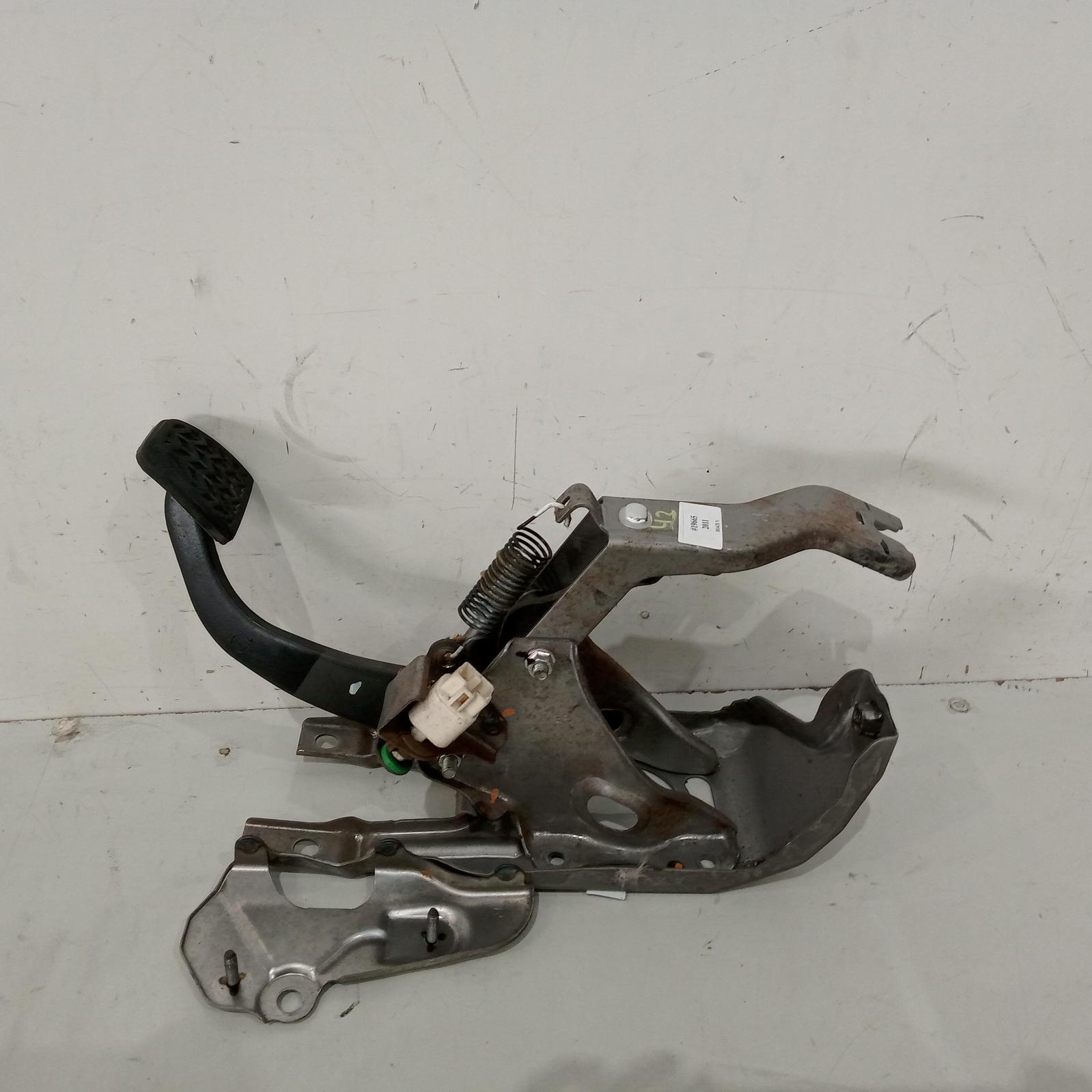 View Auto part Pedal Assembly Toyota Hiace 2011