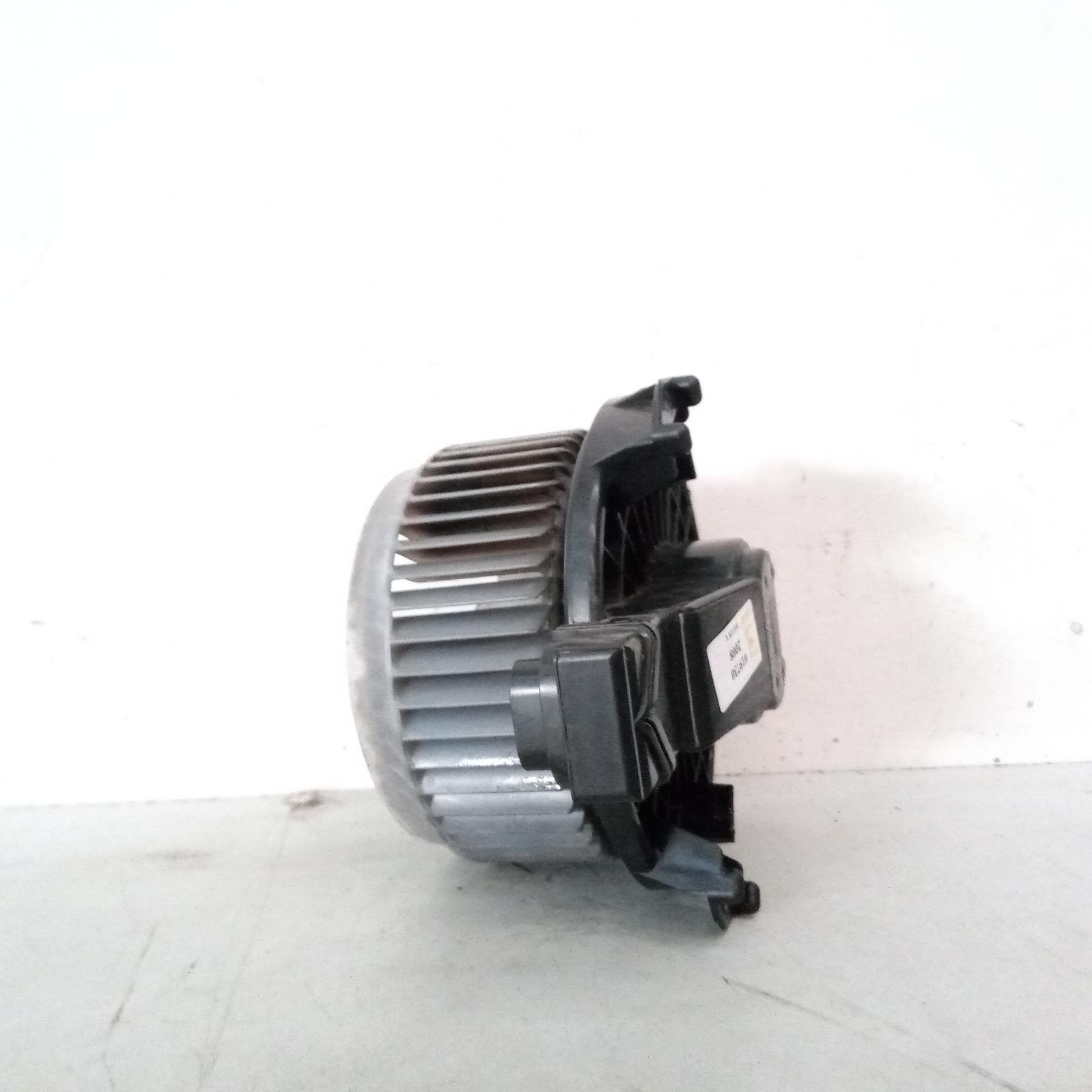 View Auto part Heater Fan Motor Toyota Hilux 2008