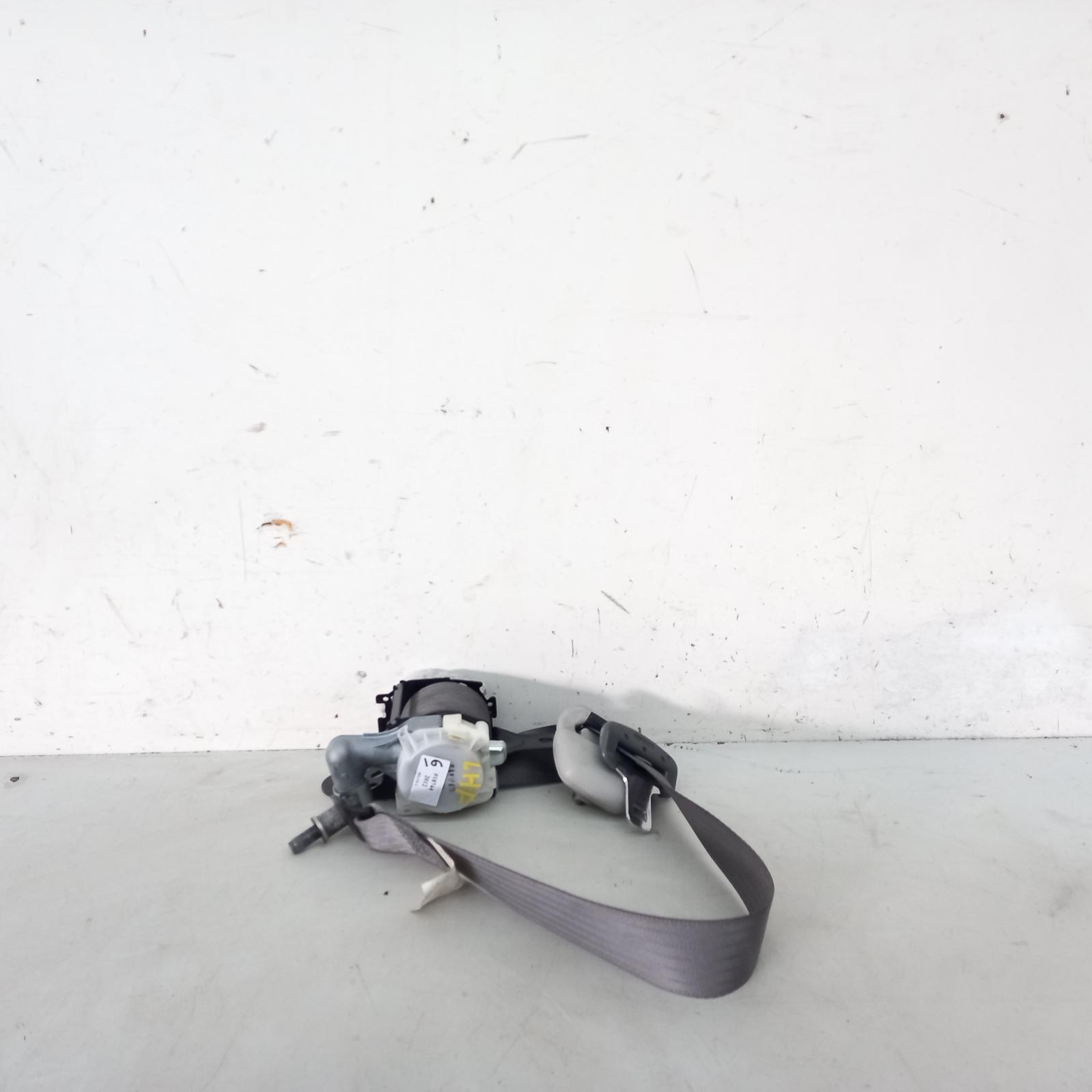 View Auto part Seatbelt/Stalk Toyota Hilux 2012