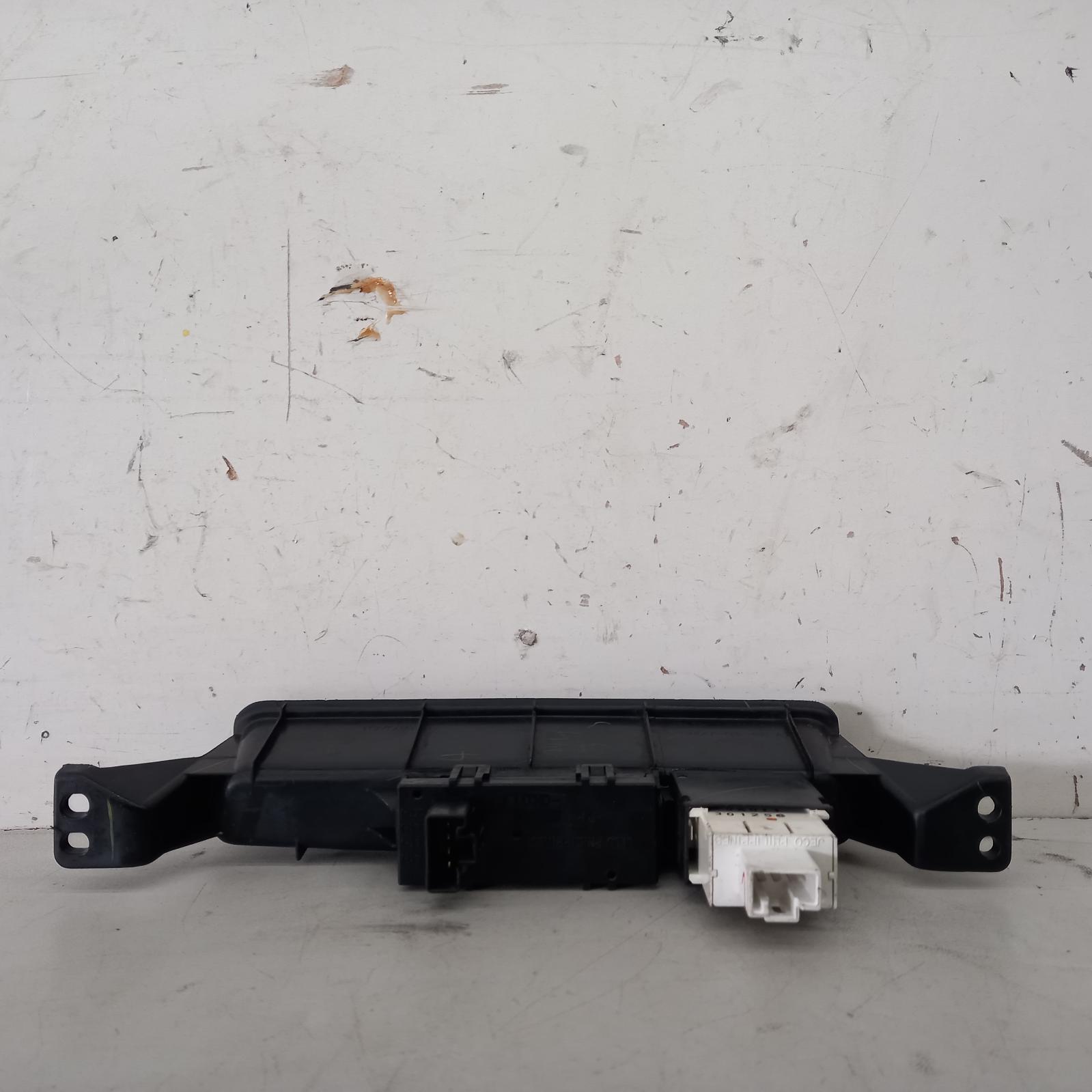 View Auto part Clock Toyota Hilux 2013