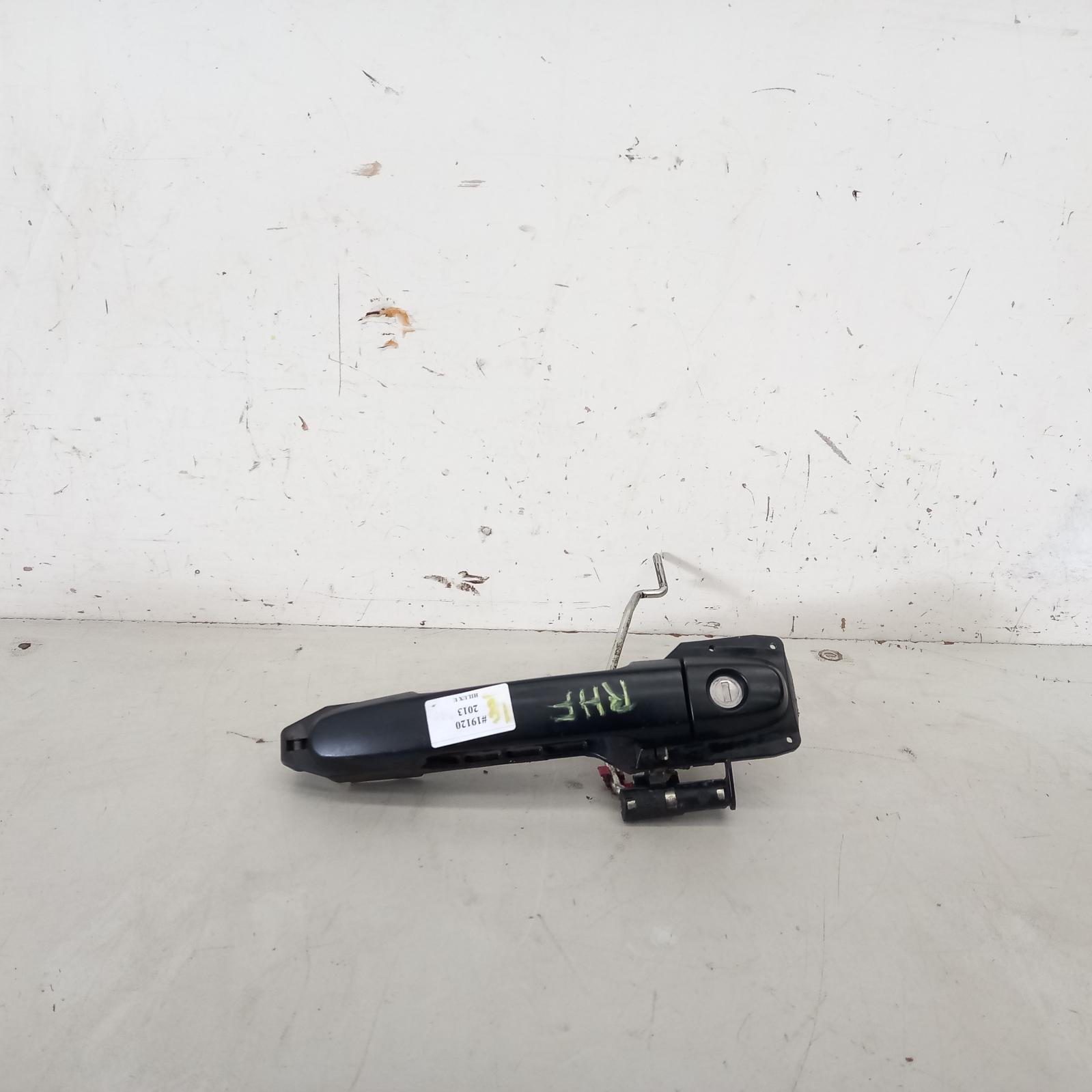 View Auto part Door Handle Toyota Hilux 2013