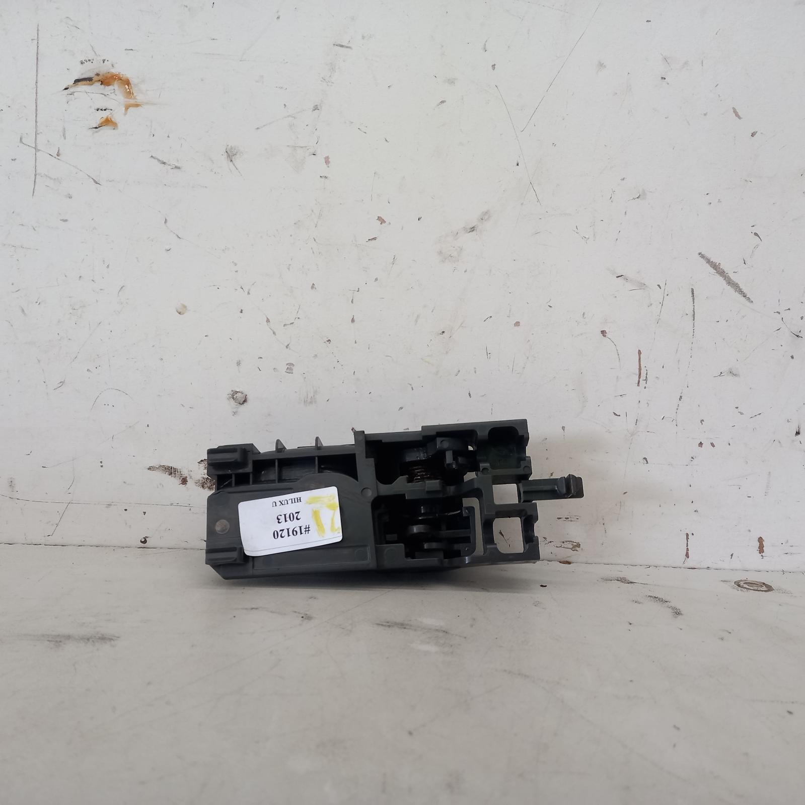 View Auto part Door Handle Toyota Hilux 2013