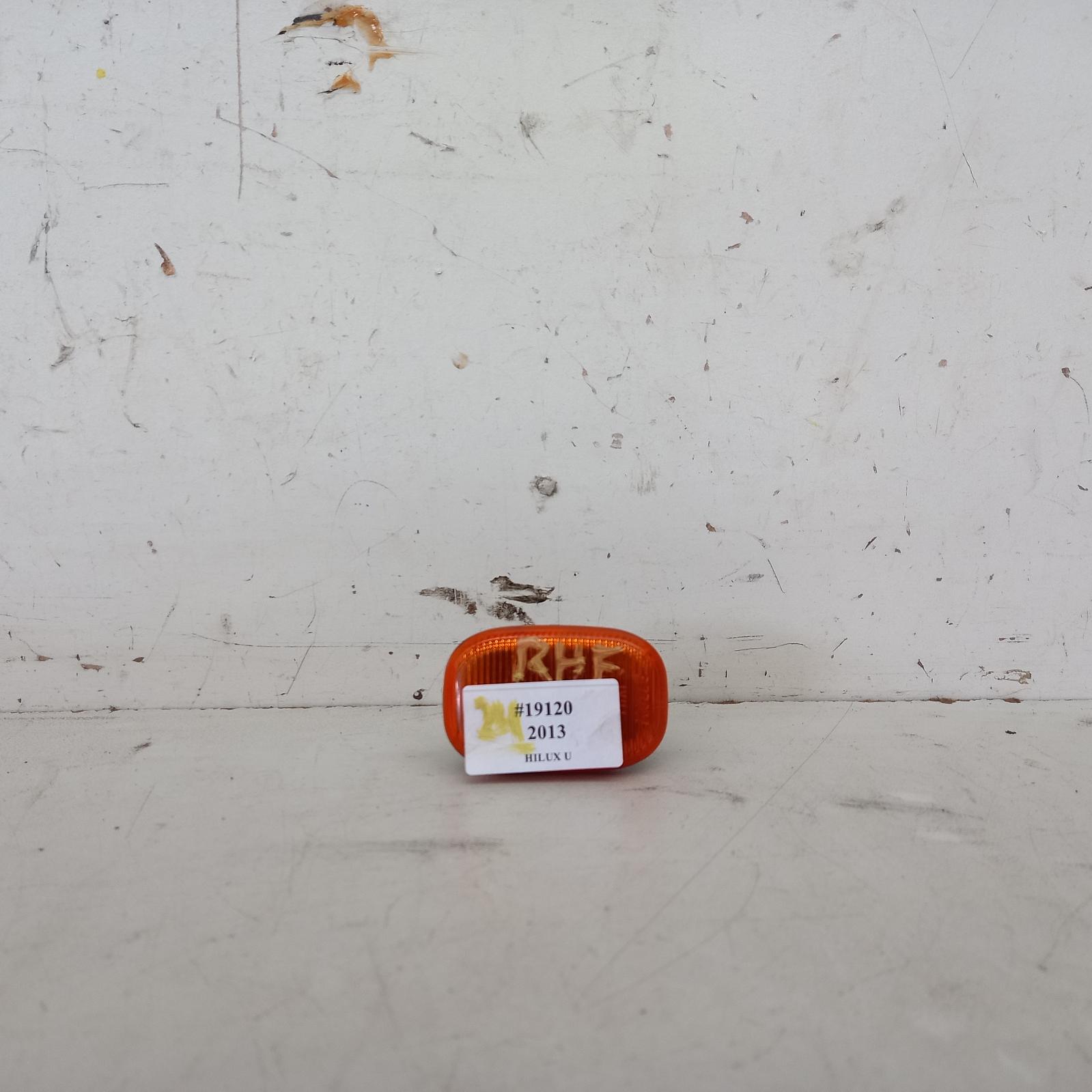 2013 Toyota Hilux Right Indicator/Fog/Side View Auto part Right Indicator/Fog/Side Toyota Hilux 2013