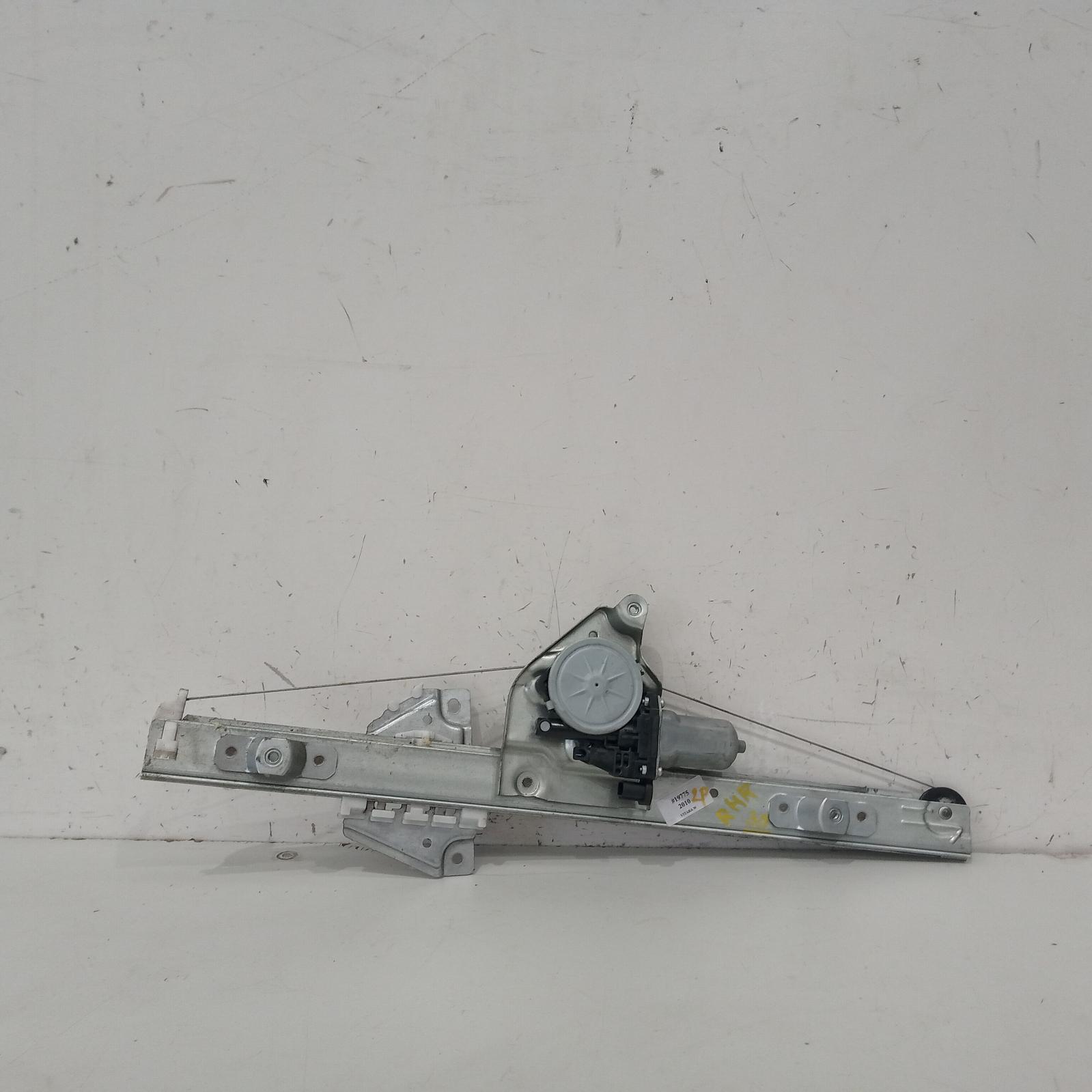 View Auto part Right Rear Wnd Reg/Motor Suzuki Vitara 2010