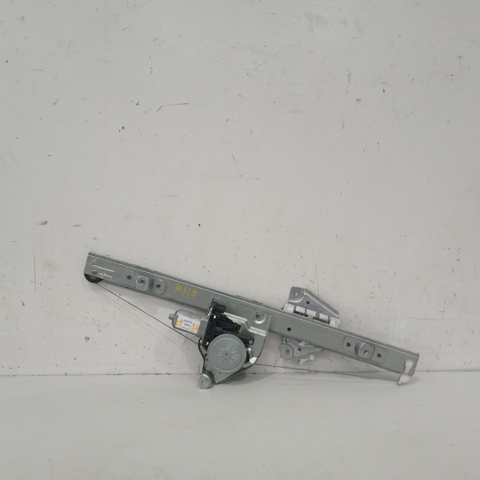 View Auto part Right Front Window Reg/Motor Suzuki Vitara 2010