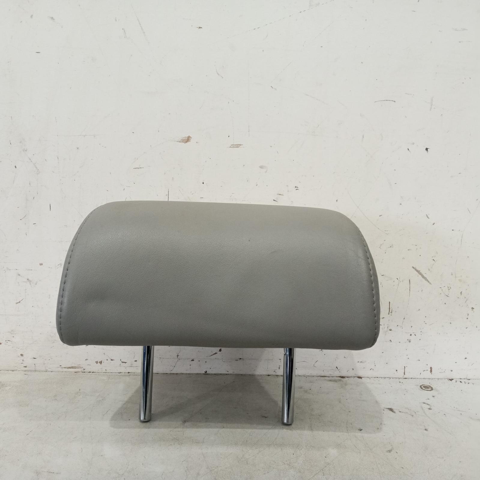 View Auto part Headrest Toyota Kluger 2004