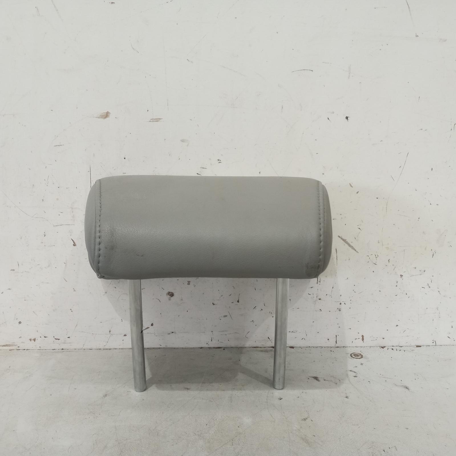 View Auto part Headrest Toyota Kluger 2004