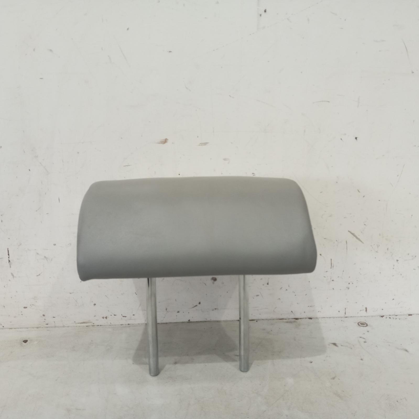 View Auto part Headrest Toyota Kluger 2004