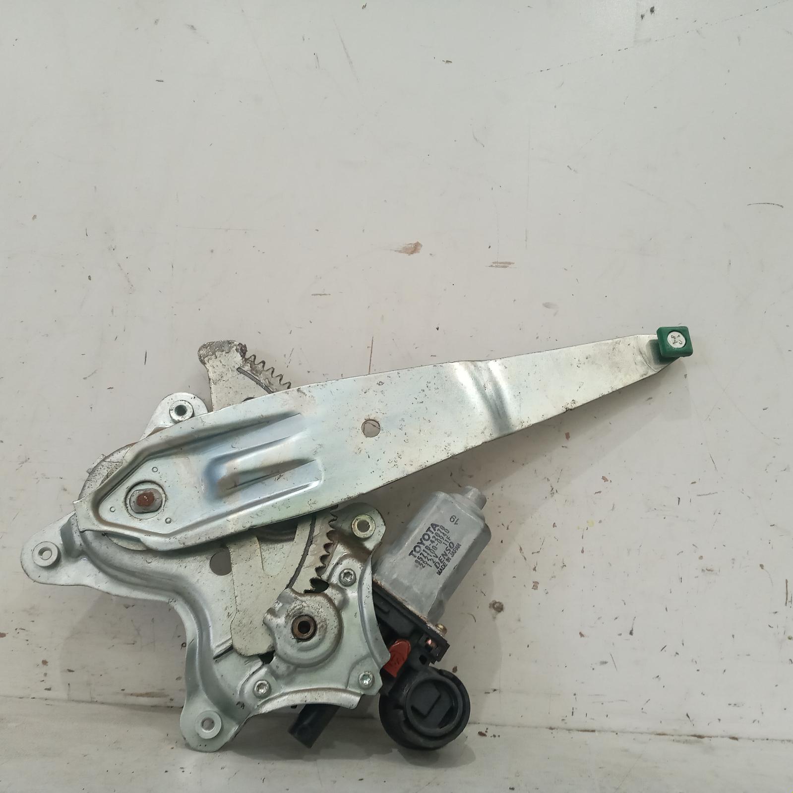 View Auto part Right Rear Wnd Reg/Motor Toyota Kluger 2004