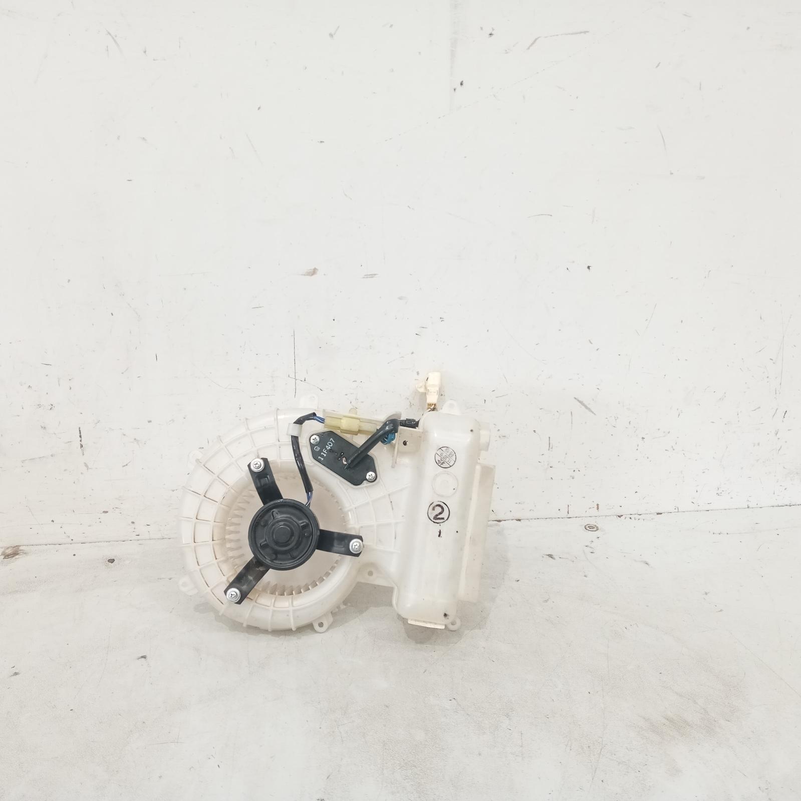 View Auto part Heater Fan Motor Toyota Kluger 2004