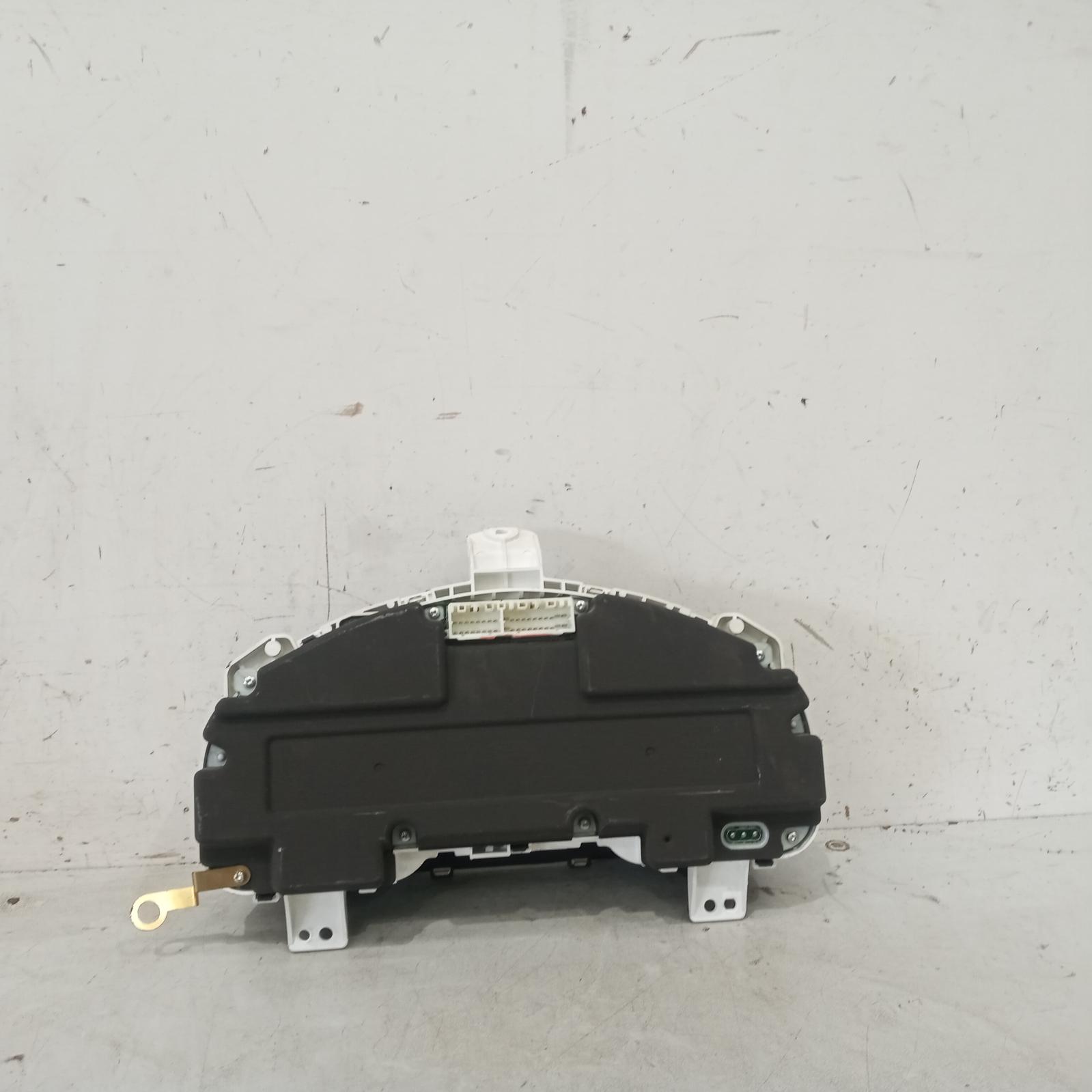 View Auto part Instrument Cluster Toyota Kluger 2004