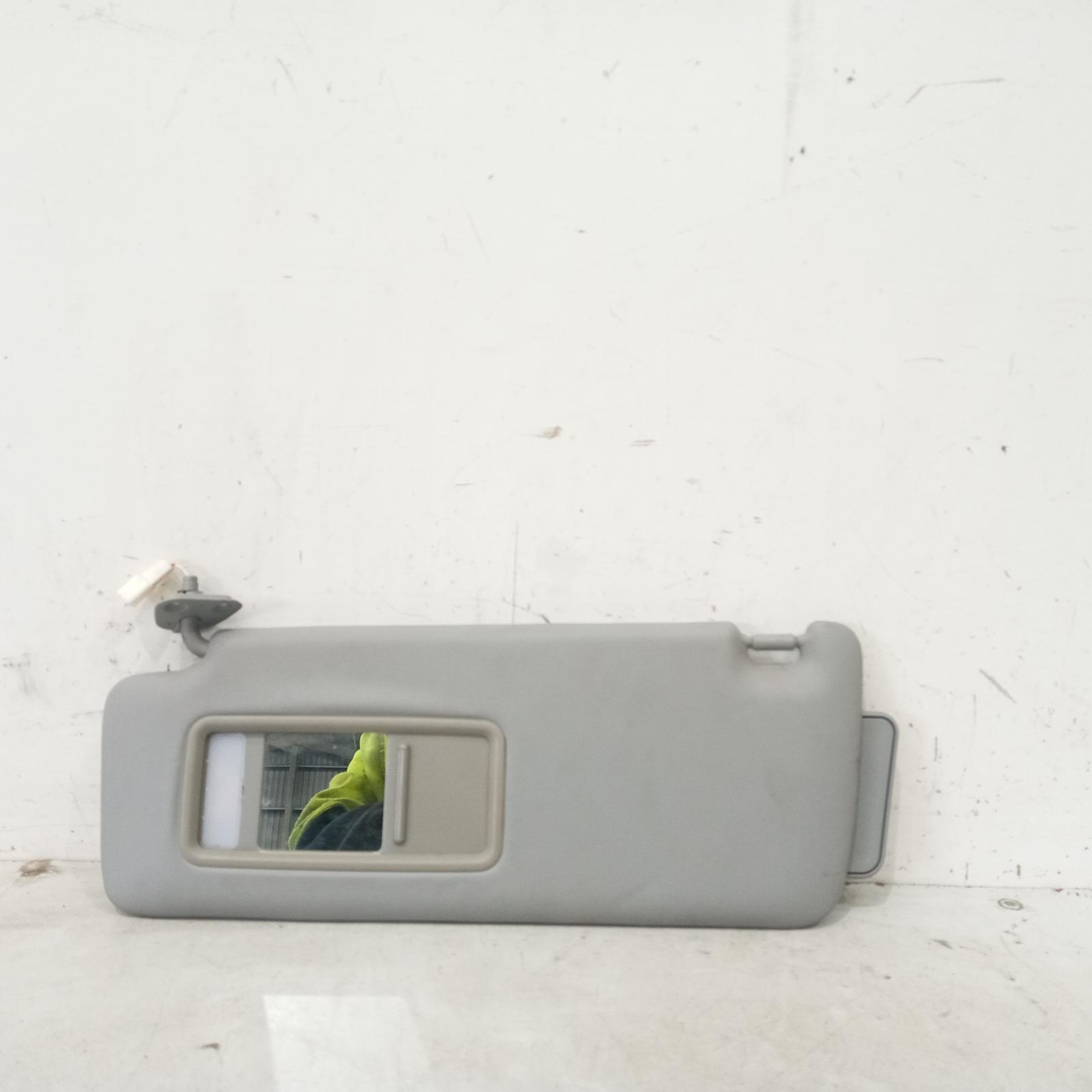 View Auto part Sunvisor Toyota Kluger 2004